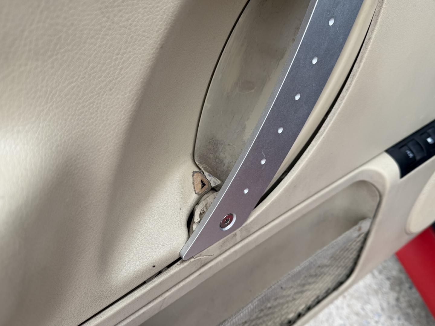 1998 RED /Gray Volkswagen New Beetle Base (3VWBB61C9WM) with an 2.0L 4 Cyl. engine, Manual transmission, located at 2990 Old Orchard Rd., Jackson, MO, 63755, 37.354214, -89.612106 - 1998 Volkswagen New Beetle 87xxx miles Front Wheel Drive 2.0L 4 Cyl. Manual We have financing available and we accept trades! Fill out a credit application on our website or come by today! If you have any questions, give us a call at (573) 204-7777 or visit our website at firstautocredit.com. - Photo#41