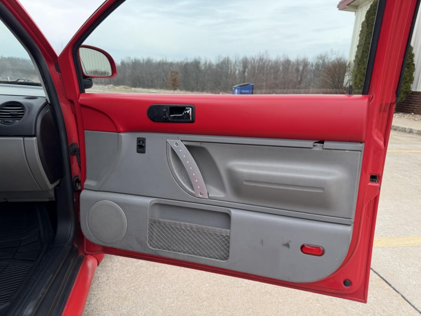 1998 RED /Gray Volkswagen New Beetle Base (3VWBB61C9WM) with an 2.0L 4 Cyl. engine, Manual transmission, located at 2990 Old Orchard Rd., Jackson, MO, 63755, 37.354214, -89.612106 - 1998 Volkswagen New Beetle 87xxx miles Front Wheel Drive 2.0L 4 Cyl. Manual We have financing available and we accept trades! Fill out a credit application on our website or come by today! If you have any questions, give us a call at (573) 204-7777 or visit our website at firstautocredit.com. - Photo#11