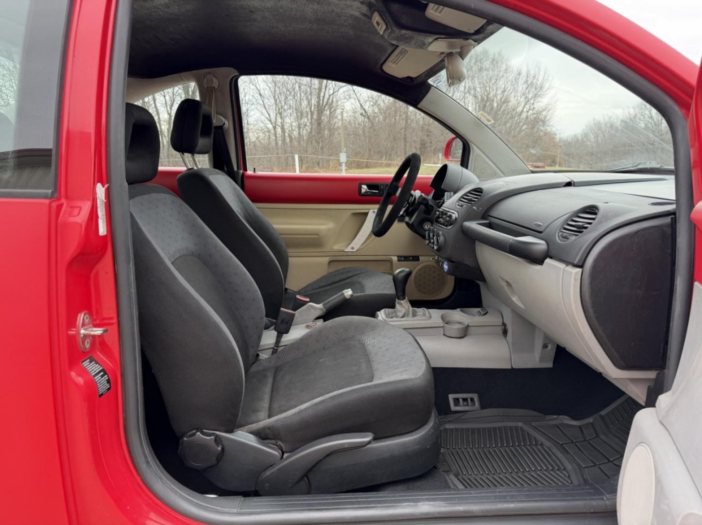 1998 RED /Gray Volkswagen New Beetle Base (3VWBB61C9WM) with an 2.0L 4 Cyl. engine, Manual transmission, located at 2990 Old Orchard Rd., Jackson, MO, 63755, 37.354214, -89.612106 - 1998 Volkswagen New Beetle 87xxx miles Front Wheel Drive 2.0L 4 Cyl. Manual We have financing available and we accept trades! Fill out a credit application on our website or come by today! If you have any questions, give us a call at (573) 204-7777 or visit our website at firstautocredit.com. - Photo#12