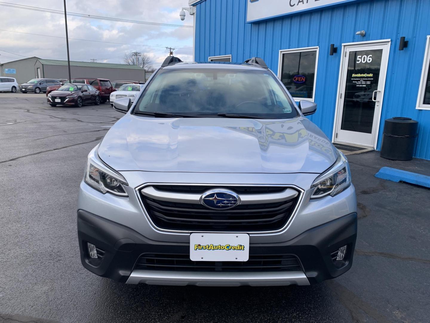 2021 SILVER /GRAY Subaru Outback Limited (4S4BTANC1M3) with an 2.5L H4 DOHC 16V engine, Automatic transmission, located at 506 S. Kingshighway, Cape Girardeau, MO, 63703, (573) 235-5000, 37.294991, -89.553635 - 2021 Subaru Outback Limited 101,xxx miles Alarm System Bluetooth Folding Rear Seat Heated Seats Heated Steering Wheel Integrated Garage Door Opener Navigation System Power Windows/Doors/Locks Proximity Sensing Keyless Entry Push-Button Engine Start Rear Window Defroster Remote Control L - Photo#1