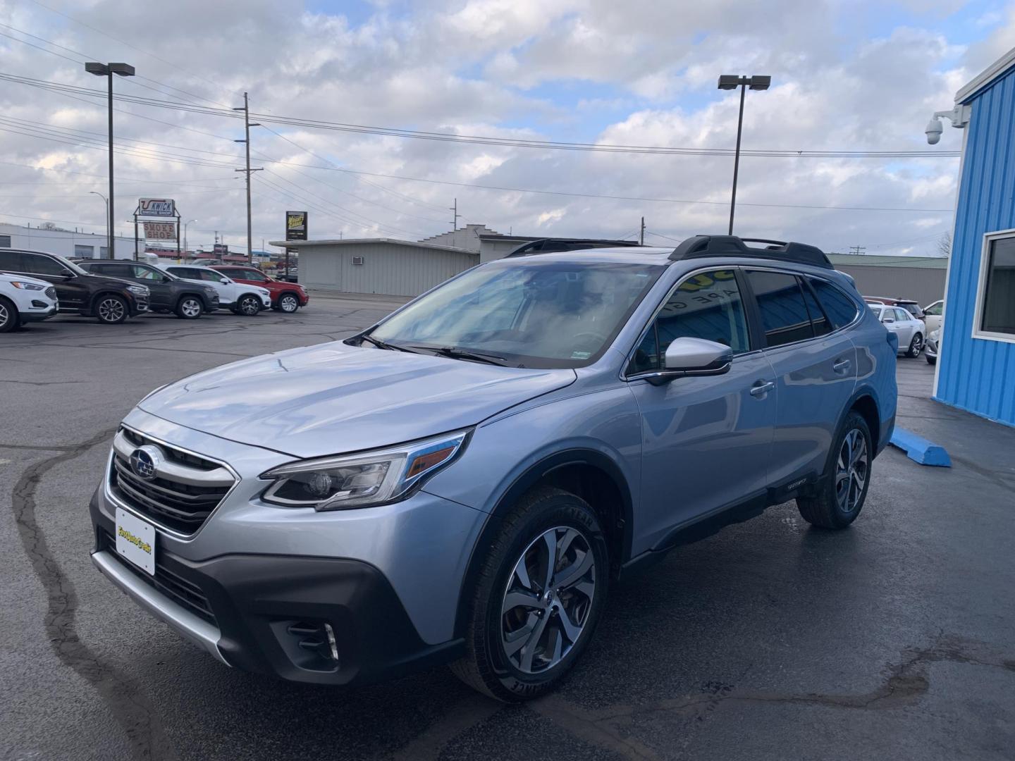 2021 SILVER /GRAY Subaru Outback Limited (4S4BTANC1M3) with an 2.5L H4 DOHC 16V engine, Automatic transmission, located at 506 S. Kingshighway, Cape Girardeau, MO, 63703, (573) 235-5000, 37.294991, -89.553635 - 2021 Subaru Outback Limited 101,xxx miles Alarm System Bluetooth Folding Rear Seat Heated Seats Heated Steering Wheel Integrated Garage Door Opener Navigation System Power Windows/Doors/Locks Proximity Sensing Keyless Entry Push-Button Engine Start Rear Window Defroster Remote Control L - Photo#3