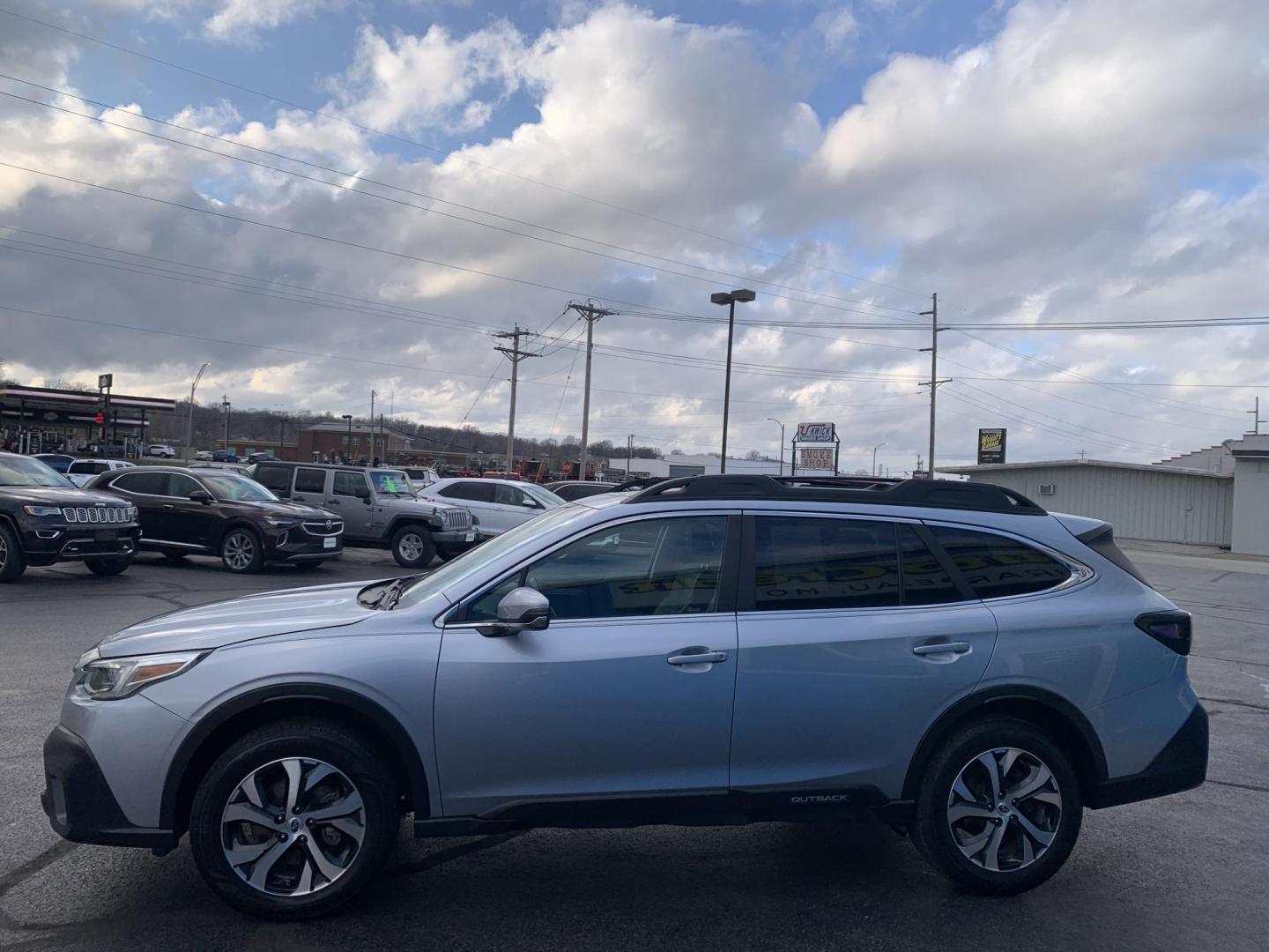 2021 SILVER /GRAY Subaru Outback Limited (4S4BTANC1M3) with an 2.5L H4 DOHC 16V engine, Automatic transmission, located at 506 S. Kingshighway, Cape Girardeau, MO, 63703, (573) 235-5000, 37.294991, -89.553635 - 2021 Subaru Outback Limited 101,xxx miles Alarm System Bluetooth Folding Rear Seat Heated Seats Heated Steering Wheel Integrated Garage Door Opener Navigation System Power Windows/Doors/Locks Proximity Sensing Keyless Entry Push-Button Engine Start Rear Window Defroster Remote Control L - Photo#4