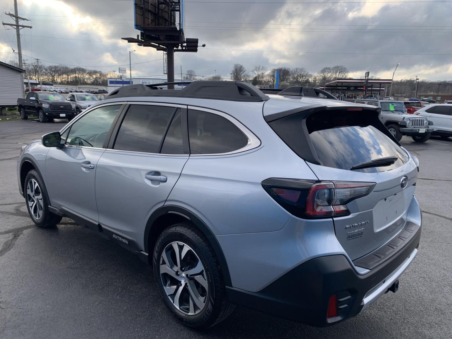 2021 SILVER /GRAY Subaru Outback Limited (4S4BTANC1M3) with an 2.5L H4 DOHC 16V engine, Automatic transmission, located at 506 S. Kingshighway, Cape Girardeau, MO, 63703, (573) 235-5000, 37.294991, -89.553635 - 2021 Subaru Outback Limited 101,xxx miles Alarm System Bluetooth Folding Rear Seat Heated Seats Heated Steering Wheel Integrated Garage Door Opener Navigation System Power Windows/Doors/Locks Proximity Sensing Keyless Entry Push-Button Engine Start Rear Window Defroster Remote Control L - Photo#5