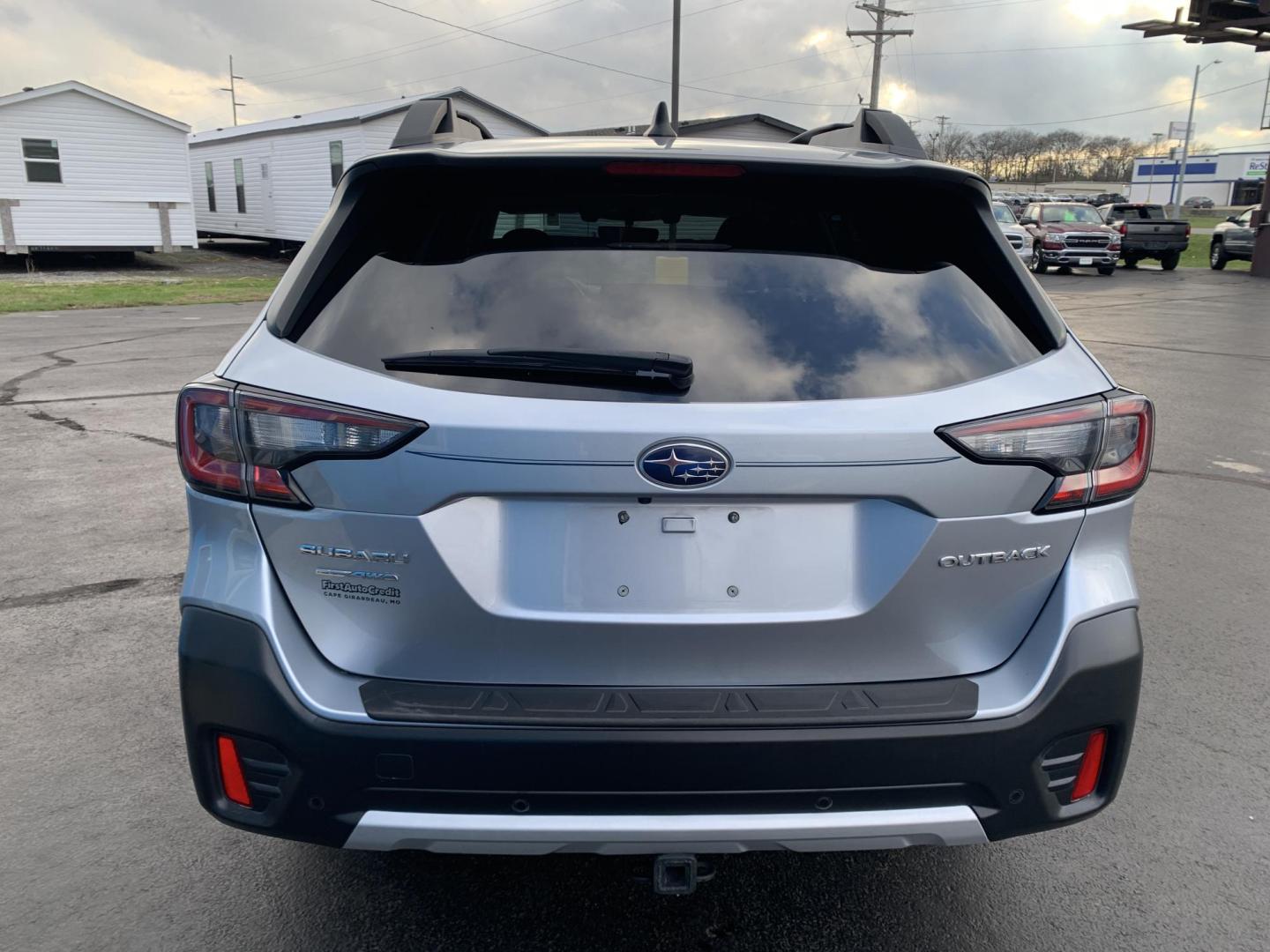 2021 SILVER /GRAY Subaru Outback Limited (4S4BTANC1M3) with an 2.5L H4 DOHC 16V engine, Automatic transmission, located at 506 S. Kingshighway, Cape Girardeau, MO, 63703, (573) 235-5000, 37.294991, -89.553635 - 2021 Subaru Outback Limited 101,xxx miles Alarm System Bluetooth Folding Rear Seat Heated Seats Heated Steering Wheel Integrated Garage Door Opener Navigation System Power Windows/Doors/Locks Proximity Sensing Keyless Entry Push-Button Engine Start Rear Window Defroster Remote Control L - Photo#6