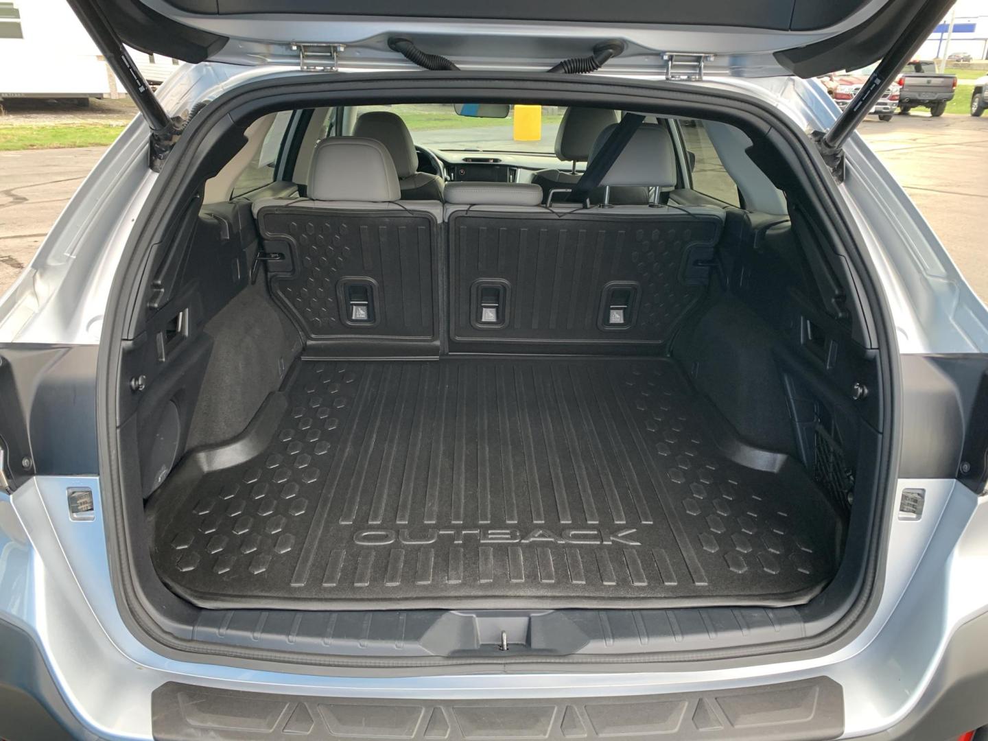 2021 SILVER /GRAY Subaru Outback Limited (4S4BTANC1M3) with an 2.5L H4 DOHC 16V engine, Automatic transmission, located at 506 S. Kingshighway, Cape Girardeau, MO, 63703, (573) 235-5000, 37.294991, -89.553635 - 2021 Subaru Outback Limited 101,xxx miles Alarm System Bluetooth Folding Rear Seat Heated Seats Heated Steering Wheel Integrated Garage Door Opener Navigation System Power Windows/Doors/Locks Proximity Sensing Keyless Entry Push-Button Engine Start Rear Window Defroster Remote Control L - Photo#7