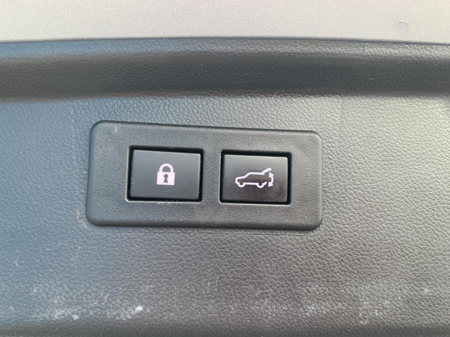 2021 SILVER /GRAY Subaru Outback Limited (4S4BTANC1M3) with an 2.5L H4 DOHC 16V engine, Automatic transmission, located at 506 S. Kingshighway, Cape Girardeau, MO, 63703, (573) 235-5000, 37.294991, -89.553635 - 2021 Subaru Outback Limited 101,xxx miles Alarm System Bluetooth Folding Rear Seat Heated Seats Heated Steering Wheel Integrated Garage Door Opener Navigation System Power Windows/Doors/Locks Proximity Sensing Keyless Entry Push-Button Engine Start Rear Window Defroster Remote Control L - Photo#8