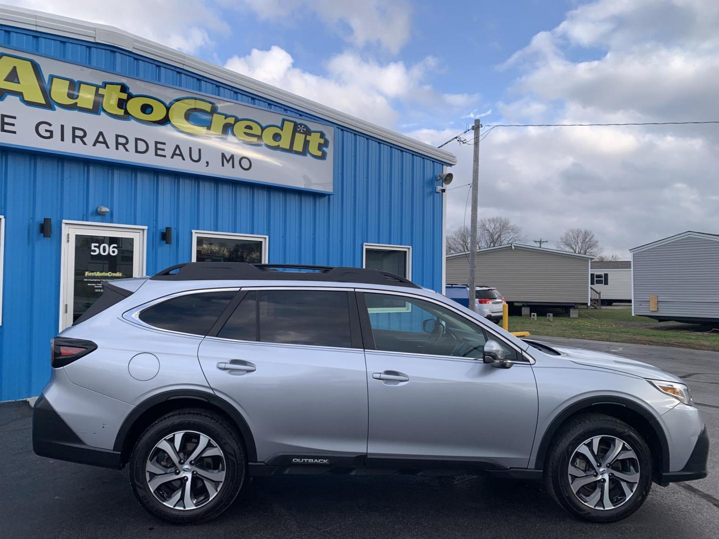2021 SILVER /GRAY Subaru Outback Limited (4S4BTANC1M3) with an 2.5L H4 DOHC 16V engine, Automatic transmission, located at 506 S. Kingshighway, Cape Girardeau, MO, 63703, (573) 235-5000, 37.294991, -89.553635 - 2021 Subaru Outback Limited 101,xxx miles Alarm System Bluetooth Folding Rear Seat Heated Seats Heated Steering Wheel Integrated Garage Door Opener Navigation System Power Windows/Doors/Locks Proximity Sensing Keyless Entry Push-Button Engine Start Rear Window Defroster Remote Control L - Photo#10