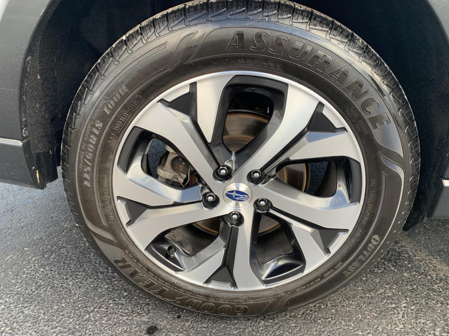 2021 SILVER /GRAY Subaru Outback Limited (4S4BTANC1M3) with an 2.5L H4 DOHC 16V engine, Automatic transmission, located at 506 S. Kingshighway, Cape Girardeau, MO, 63703, (573) 235-5000, 37.294991, -89.553635 - 2021 Subaru Outback Limited 101,xxx miles Alarm System Bluetooth Folding Rear Seat Heated Seats Heated Steering Wheel Integrated Garage Door Opener Navigation System Power Windows/Doors/Locks Proximity Sensing Keyless Entry Push-Button Engine Start Rear Window Defroster Remote Control L - Photo#34