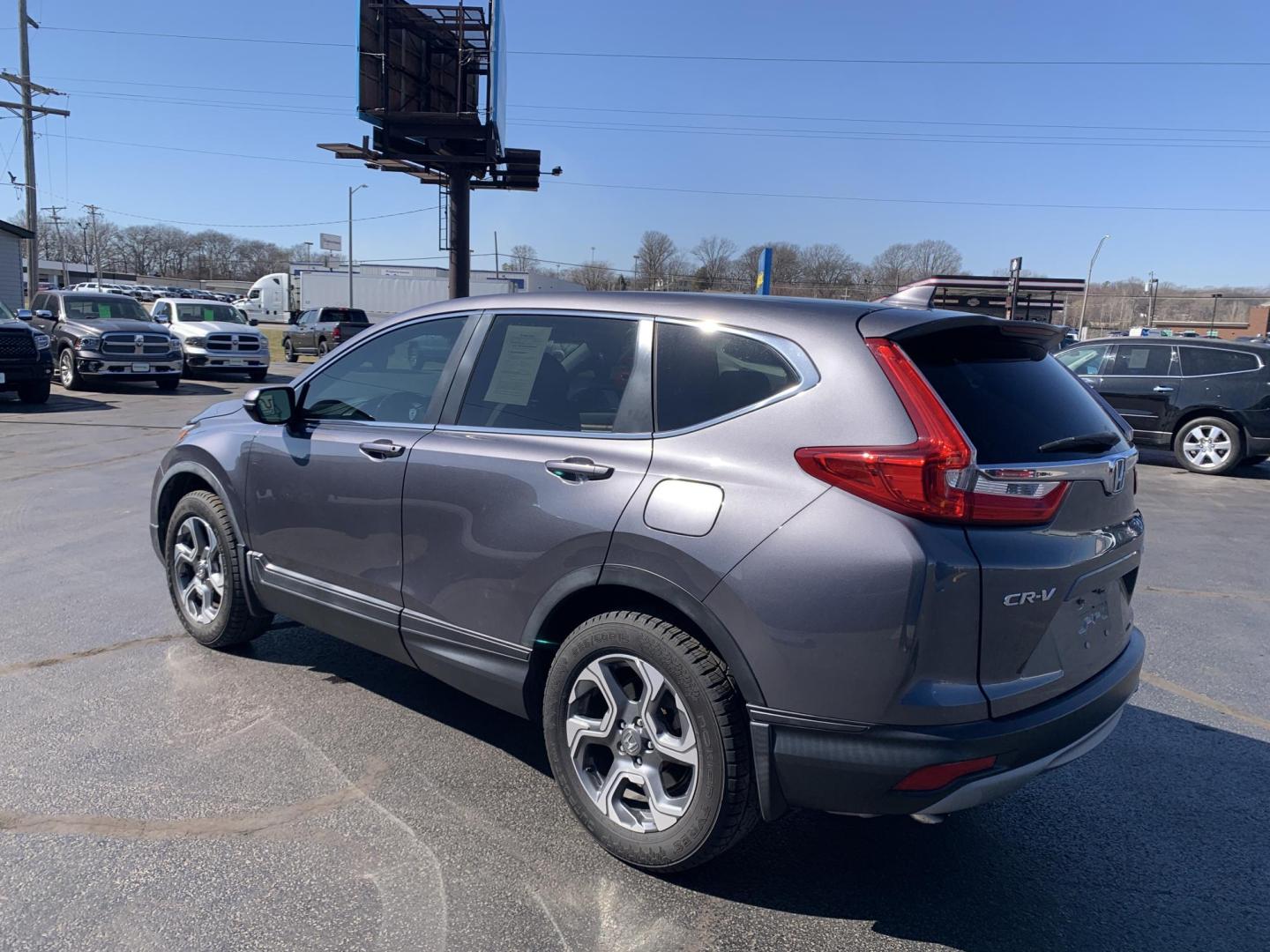 2018 GRAY /GRAY Honda CR-V EX-L AWD (5J6RW2H82JL) with an 2.4L L4 DOHC 16V engine, Automatic transmission, located at 506 S. Kingshighway, Cape Girardeau, MO, 63703, (573) 235-5000, 37.294991, -89.553635 - 2018 Honda CR-V EXL 114,xxx miles Bluetooth Cruise Control Dual Power Front Seats Folding Rear Seat Heated Seats Leather Seats Navigation System Power Driver's Seat Power Windows/Doors/Locks Proximity Sensing Keyless Entry Push-Button Engine Start Rear Window Defroster Remote Engine St - Photo#4