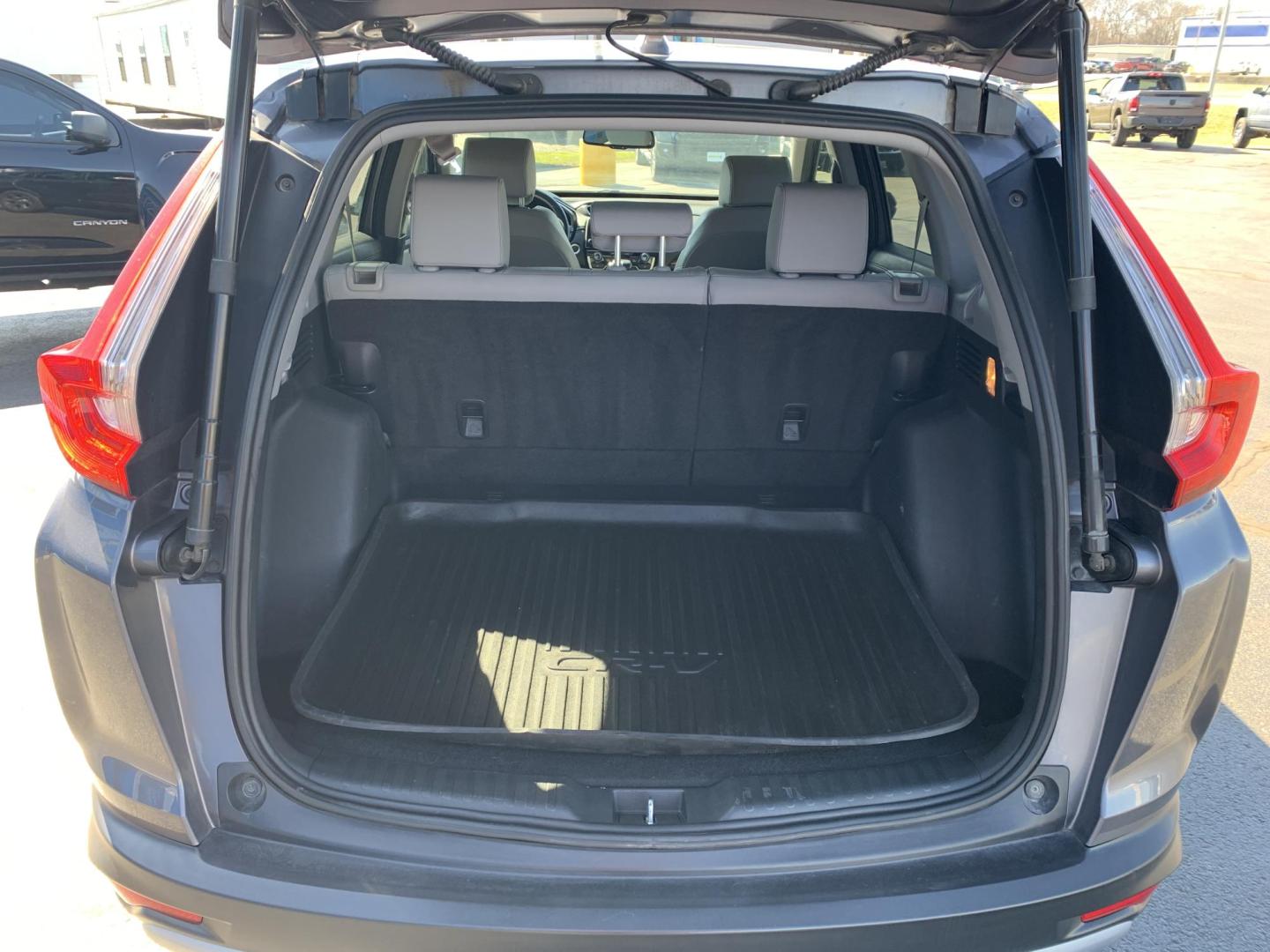 2018 GRAY /GRAY Honda CR-V EX-L AWD (5J6RW2H82JL) with an 2.4L L4 DOHC 16V engine, Automatic transmission, located at 506 S. Kingshighway, Cape Girardeau, MO, 63703, (573) 235-5000, 37.294991, -89.553635 - 2018 Honda CR-V EXL 114,xxx miles Bluetooth Cruise Control Dual Power Front Seats Folding Rear Seat Heated Seats Leather Seats Navigation System Power Driver's Seat Power Windows/Doors/Locks Proximity Sensing Keyless Entry Push-Button Engine Start Rear Window Defroster Remote Engine St - Photo#6