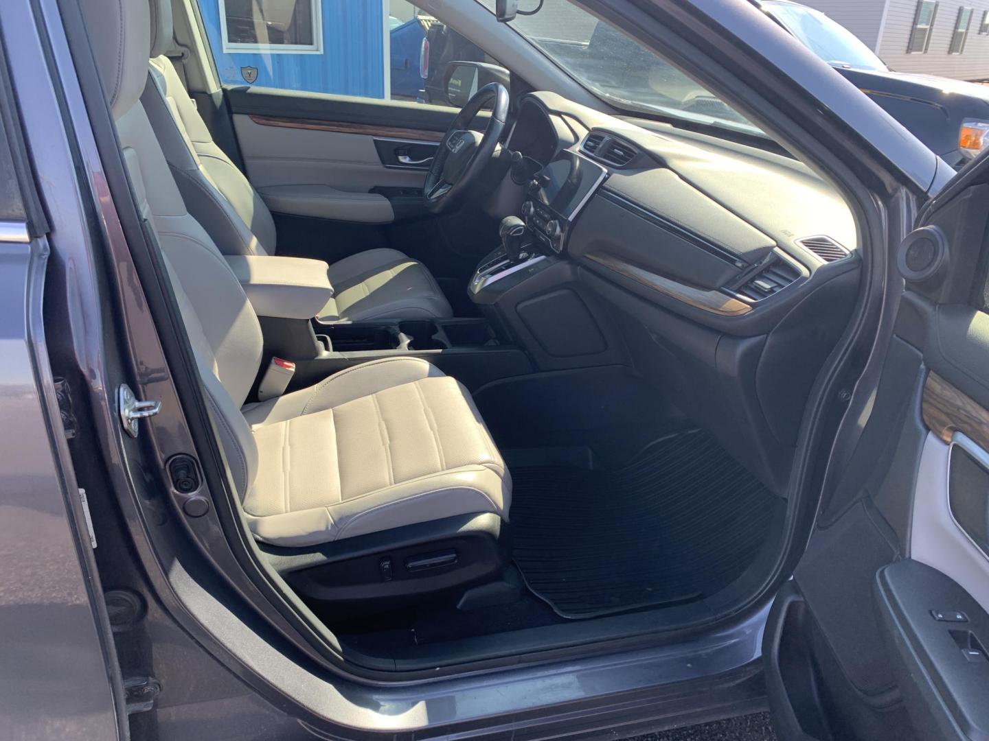 2018 GRAY /GRAY Honda CR-V EX-L AWD (5J6RW2H82JL) with an 2.4L L4 DOHC 16V engine, Automatic transmission, located at 506 S. Kingshighway, Cape Girardeau, MO, 63703, (573) 235-5000, 37.294991, -89.553635 - 2018 Honda CR-V EXL 114,xxx miles Bluetooth Cruise Control Dual Power Front Seats Folding Rear Seat Heated Seats Leather Seats Navigation System Power Driver's Seat Power Windows/Doors/Locks Proximity Sensing Keyless Entry Push-Button Engine Start Rear Window Defroster Remote Engine St - Photo#10