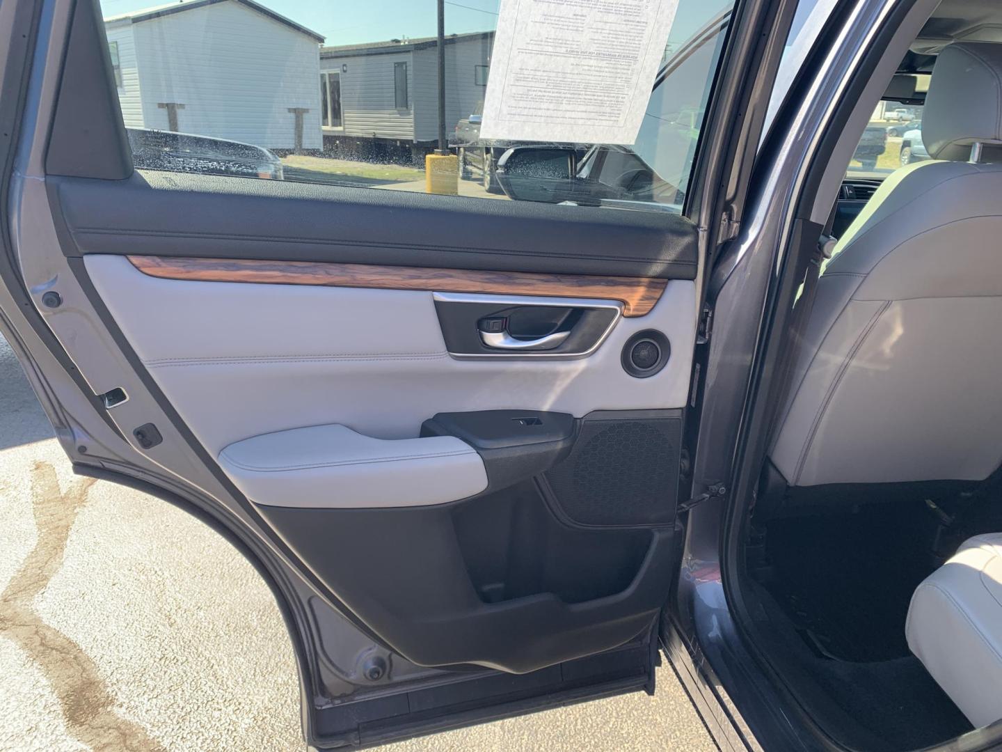 2018 GRAY /GRAY Honda CR-V EX-L AWD (5J6RW2H82JL) with an 2.4L L4 DOHC 16V engine, Automatic transmission, located at 506 S. Kingshighway, Cape Girardeau, MO, 63703, (573) 235-5000, 37.294991, -89.553635 - 2018 Honda CR-V EXL 114,xxx miles Bluetooth Cruise Control Dual Power Front Seats Folding Rear Seat Heated Seats Leather Seats Navigation System Power Driver's Seat Power Windows/Doors/Locks Proximity Sensing Keyless Entry Push-Button Engine Start Rear Window Defroster Remote Engine St - Photo#13
