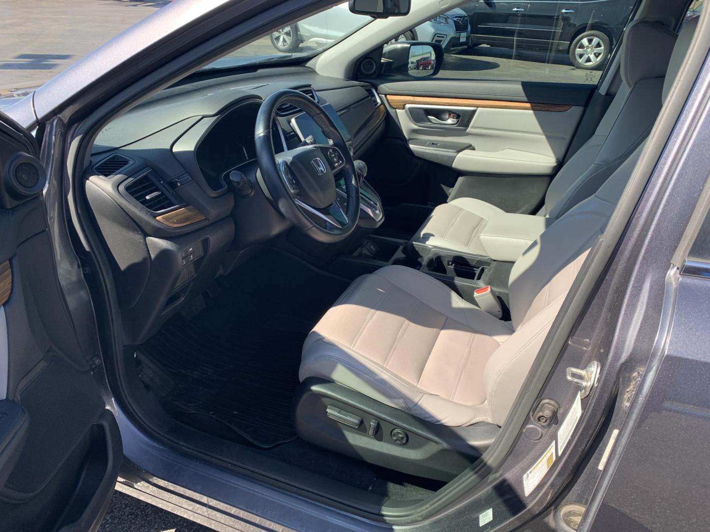 2018 GRAY /GRAY Honda CR-V EX-L AWD (5J6RW2H82JL) with an 2.4L L4 DOHC 16V engine, Automatic transmission, located at 506 S. Kingshighway, Cape Girardeau, MO, 63703, (573) 235-5000, 37.294991, -89.553635 - 2018 Honda CR-V EXL 114,xxx miles Bluetooth Cruise Control Dual Power Front Seats Folding Rear Seat Heated Seats Leather Seats Navigation System Power Driver's Seat Power Windows/Doors/Locks Proximity Sensing Keyless Entry Push-Button Engine Start Rear Window Defroster Remote Engine St - Photo#18