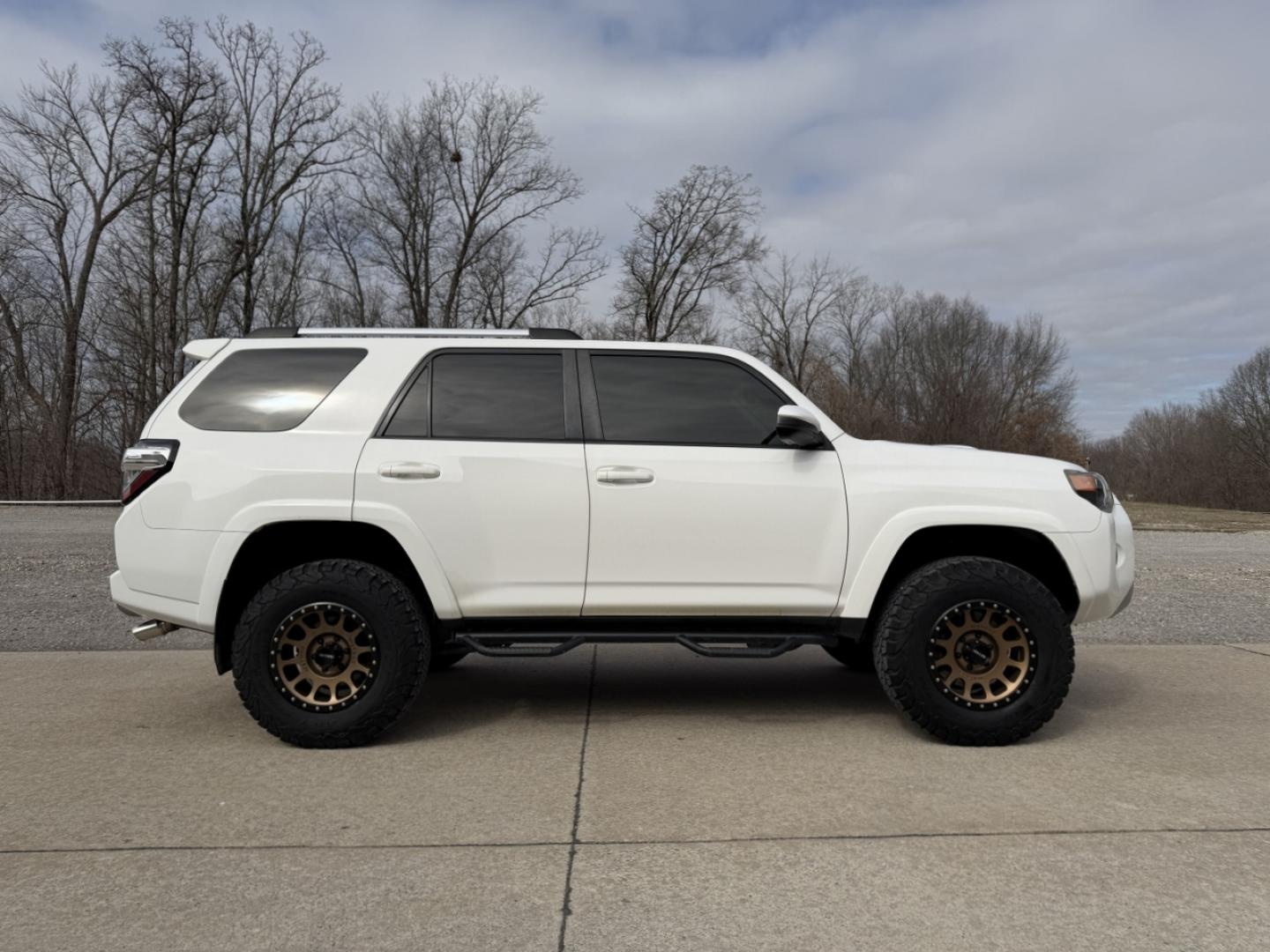 2014 WHITE /Black Toyota 4Runner SR5 4WD (JTEBU5JR4E5) with an 4.0L V6 engine, Automatic transmission, located at 2990 Old Orchard Rd., Jackson, MO, 63755, 37.354214, -89.612106 - 2014 Toyota 4Runner SR5 207xxx miles 4 Wheel Drive 4.0L V6 Automatic Backup Camera Power Driver Seat Bluetooth Cruise Power Windows/Locks/Mirrors We have financing available and we accept trades! Fill out a credit application on our website or come by today! If you have any questions, giv - Photo#7