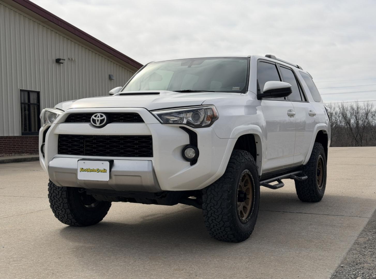 2014 WHITE /Black Toyota 4Runner SR5 4WD (JTEBU5JR4E5) with an 4.0L V6 engine, Automatic transmission, located at 2990 Old Orchard Rd., Jackson, MO, 63755, 37.354214, -89.612106 - 2014 Toyota 4Runner SR5 207xxx miles 4 Wheel Drive 4.0L V6 Automatic Backup Camera Power Driver Seat Bluetooth Cruise Power Windows/Locks/Mirrors We have financing available and we accept trades! Fill out a credit application on our website or come by today! If you have any questions, giv - Photo#5