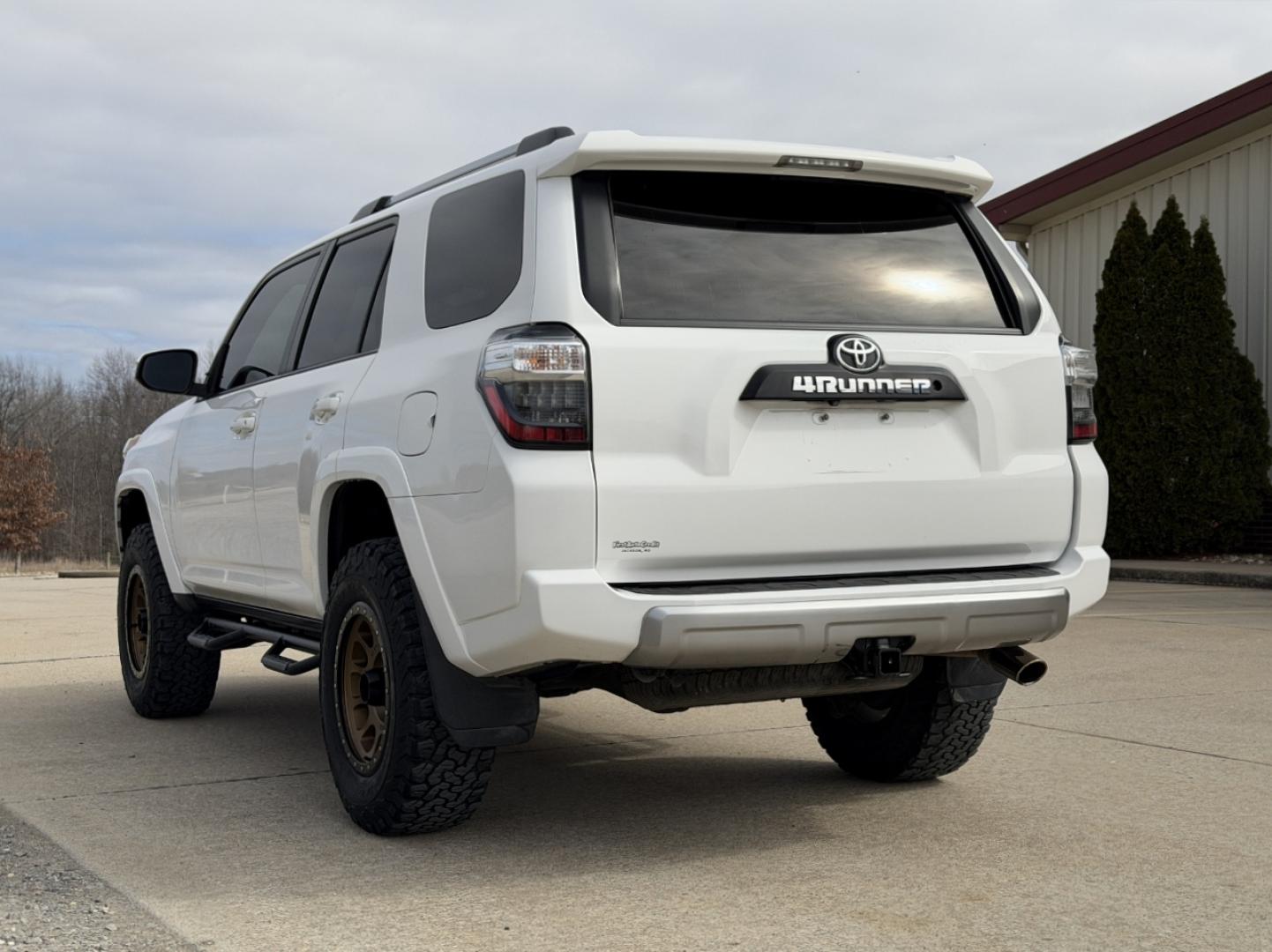 2014 WHITE /Black Toyota 4Runner SR5 4WD (JTEBU5JR4E5) with an 4.0L V6 engine, Automatic transmission, located at 2990 Old Orchard Rd., Jackson, MO, 63755, 37.354214, -89.612106 - 2014 Toyota 4Runner SR5 207xxx miles 4 Wheel Drive 4.0L V6 Automatic Backup Camera Power Driver Seat Bluetooth Cruise Power Windows/Locks/Mirrors We have financing available and we accept trades! Fill out a credit application on our website or come by today! If you have any questions, giv - Photo#9