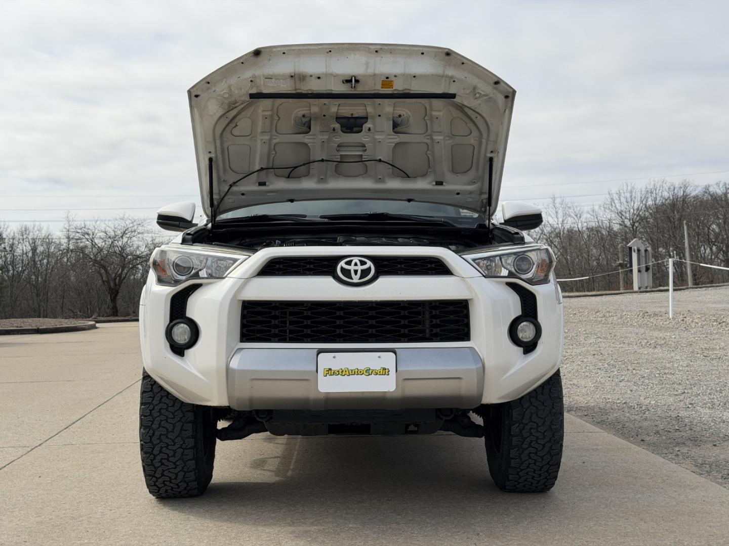 2014 WHITE /Black Toyota 4Runner SR5 4WD (JTEBU5JR4E5) with an 4.0L V6 engine, Automatic transmission, located at 2990 Old Orchard Rd., Jackson, MO, 63755, 37.354214, -89.612106 - 2014 Toyota 4Runner SR5 207xxx miles 4 Wheel Drive 4.0L V6 Automatic Backup Camera Power Driver Seat Bluetooth Cruise Power Windows/Locks/Mirrors We have financing available and we accept trades! Fill out a credit application on our website or come by today! If you have any questions, giv - Photo#31