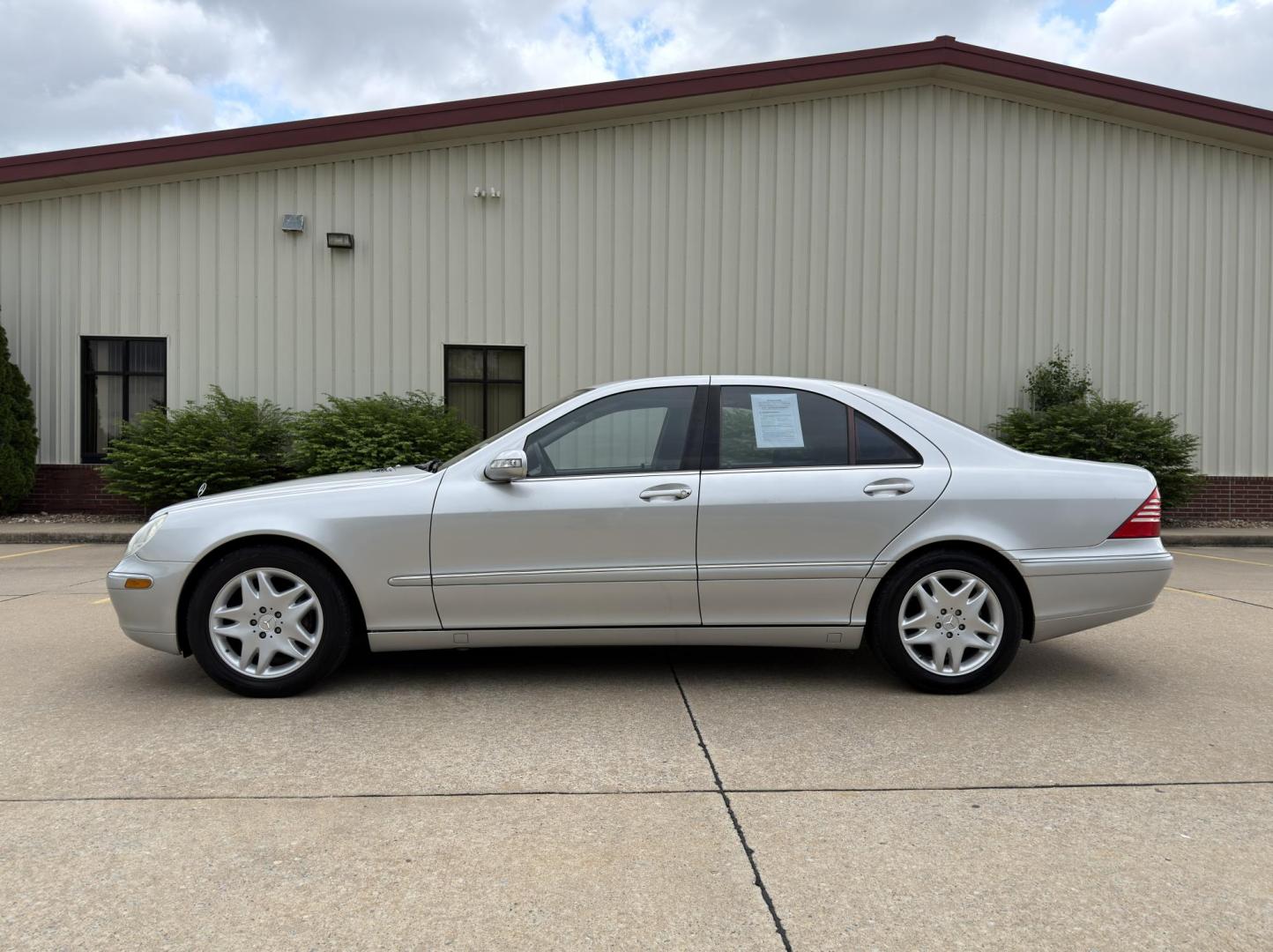 2006 SILVER /Gray Mercedes-Benz S-Class S350 (WDBNF67J76A) with an 3.7L V6 engine, Automatic transmission, located at 2990 Old Orchard Rd., Jackson, MO, 63755, 37.354214, -89.612106 - 2006 Mercedes-Benz S-Class S350 129xxx miles Rear Wheel Drive 3.7L V6 Automatic Leather Navigation Power/Heated Seats Sunroof Cruise Power Windows/Locks/Mirrors We have financing available and we accept trades! Fill out a credit application on our website or come by today! If you have an - Photo#6