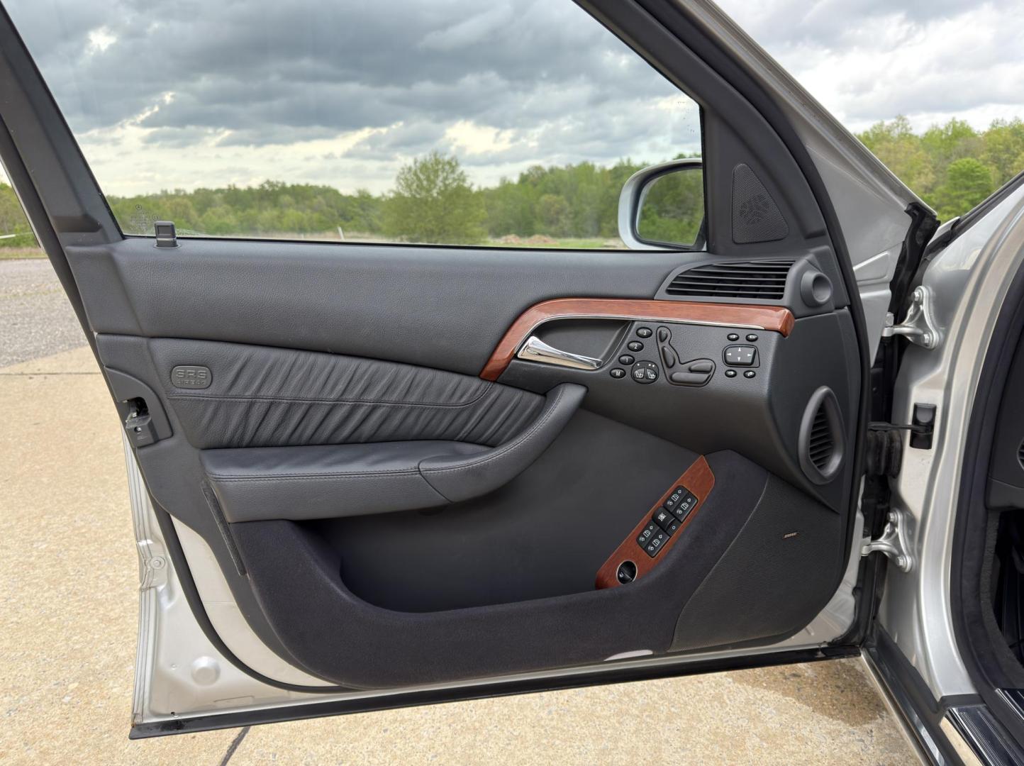 2006 SILVER /Gray Mercedes-Benz S-Class S350 (WDBNF67J76A) with an 3.7L V6 engine, Automatic transmission, located at 2990 Old Orchard Rd., Jackson, MO, 63755, 37.354214, -89.612106 - 2006 Mercedes-Benz S-Class S350 129xxx miles Rear Wheel Drive 3.7L V6 Automatic Leather Navigation Power/Heated Seats Sunroof Cruise Power Windows/Locks/Mirrors We have financing available and we accept trades! Fill out a credit application on our website or come by today! If you have an - Photo#12