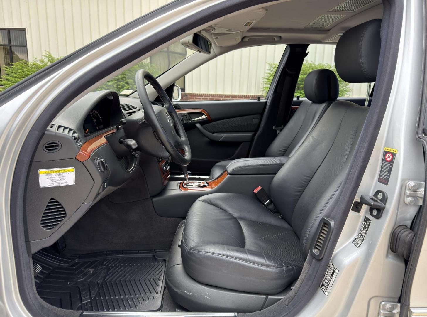 2006 SILVER /Gray Mercedes-Benz S-Class S350 (WDBNF67J76A) with an 3.7L V6 engine, Automatic transmission, located at 2990 Old Orchard Rd., Jackson, MO, 63755, 37.354214, -89.612106 - 2006 Mercedes-Benz S-Class S350 129xxx miles Rear Wheel Drive 3.7L V6 Automatic Leather Navigation Power/Heated Seats Sunroof Cruise Power Windows/Locks/Mirrors We have financing available and we accept trades! Fill out a credit application on our website or come by today! If you have an - Photo#13