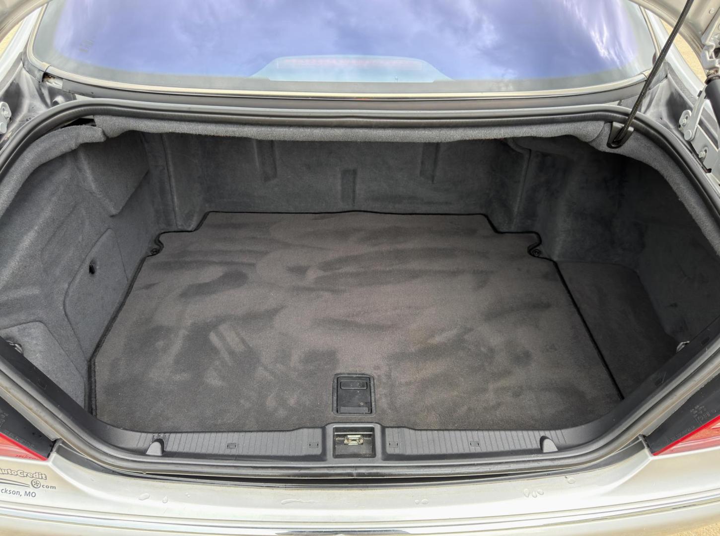 2006 SILVER /Gray Mercedes-Benz S-Class S350 (WDBNF67J76A) with an 3.7L V6 engine, Automatic transmission, located at 2990 Old Orchard Rd., Jackson, MO, 63755, 37.354214, -89.612106 - 2006 Mercedes-Benz S-Class S350 129xxx miles Rear Wheel Drive 3.7L V6 Automatic Leather Navigation Power/Heated Seats Sunroof Cruise Power Windows/Locks/Mirrors We have financing available and we accept trades! Fill out a credit application on our website or come by today! If you have an - Photo#19