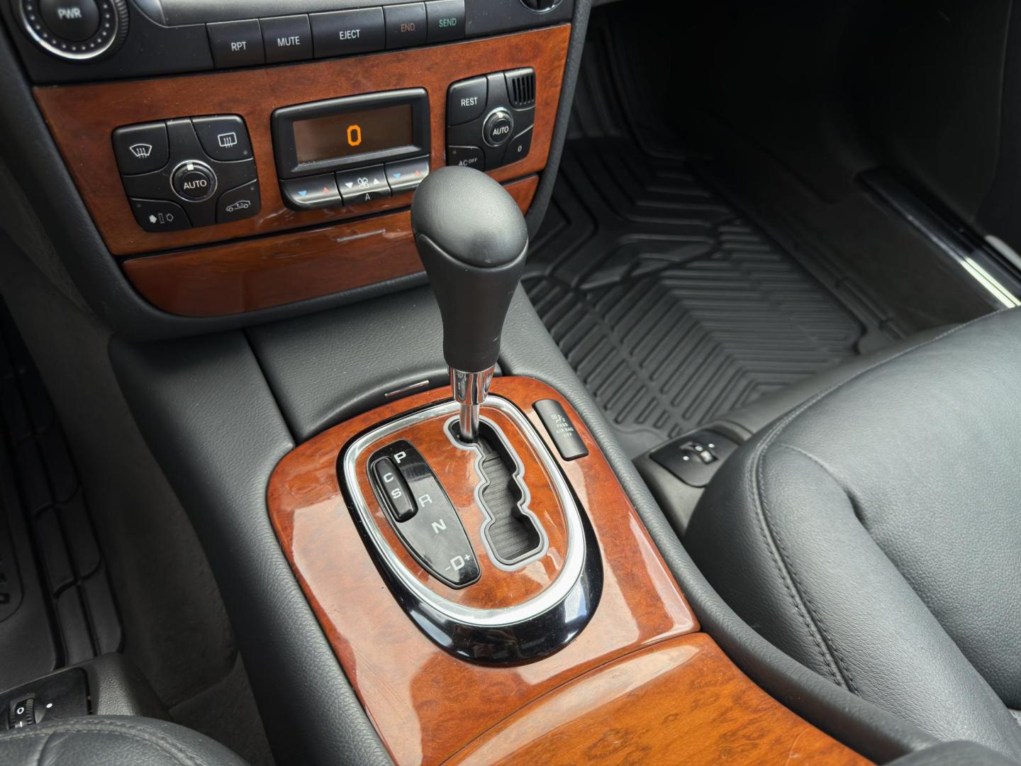 2006 SILVER /Gray Mercedes-Benz S-Class S350 (WDBNF67J76A) with an 3.7L V6 engine, Automatic transmission, located at 2990 Old Orchard Rd., Jackson, MO, 63755, 37.354214, -89.612106 - 2006 Mercedes-Benz S-Class S350 129xxx miles Rear Wheel Drive 3.7L V6 Automatic Leather Navigation Power/Heated Seats Sunroof Cruise Power Windows/Locks/Mirrors We have financing available and we accept trades! Fill out a credit application on our website or come by today! If you have an - Photo#25