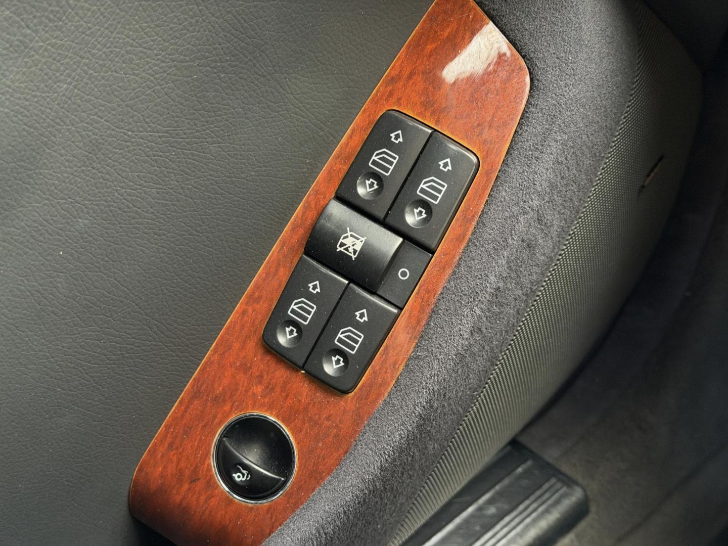 2006 SILVER /Gray Mercedes-Benz S-Class S350 (WDBNF67J76A) with an 3.7L V6 engine, Automatic transmission, located at 2990 Old Orchard Rd., Jackson, MO, 63755, 37.354214, -89.612106 - 2006 Mercedes-Benz S-Class S350 129xxx miles Rear Wheel Drive 3.7L V6 Automatic Leather Navigation Power/Heated Seats Sunroof Cruise Power Windows/Locks/Mirrors We have financing available and we accept trades! Fill out a credit application on our website or come by today! If you have an - Photo#29