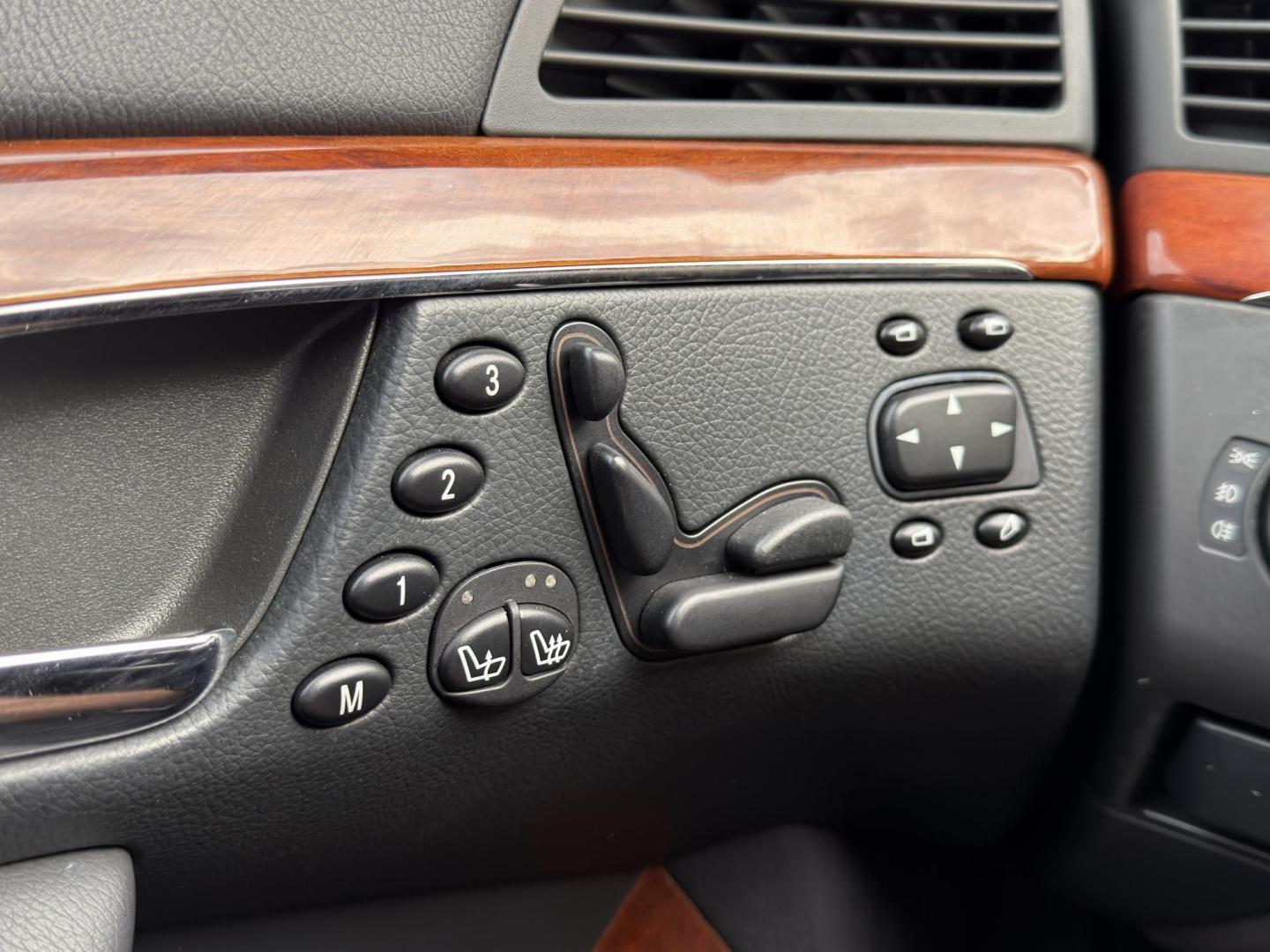 2006 SILVER /Gray Mercedes-Benz S-Class S350 (WDBNF67J76A) with an 3.7L V6 engine, Automatic transmission, located at 2990 Old Orchard Rd., Jackson, MO, 63755, 37.354214, -89.612106 - 2006 Mercedes-Benz S-Class S350 129xxx miles Rear Wheel Drive 3.7L V6 Automatic Leather Navigation Power/Heated Seats Sunroof Cruise Power Windows/Locks/Mirrors We have financing available and we accept trades! Fill out a credit application on our website or come by today! If you have an - Photo#3