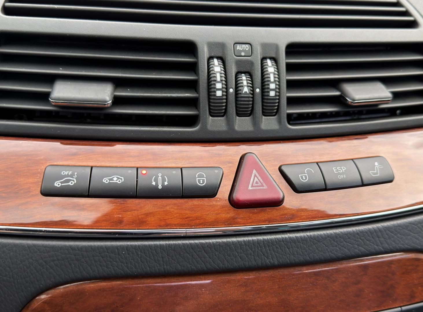 2006 SILVER /Gray Mercedes-Benz S-Class S350 (WDBNF67J76A) with an 3.7L V6 engine, Automatic transmission, located at 2990 Old Orchard Rd., Jackson, MO, 63755, 37.354214, -89.612106 - 2006 Mercedes-Benz S-Class S350 129xxx miles Rear Wheel Drive 3.7L V6 Automatic Leather Navigation Power/Heated Seats Sunroof Cruise Power Windows/Locks/Mirrors We have financing available and we accept trades! Fill out a credit application on our website or come by today! If you have an - Photo#28