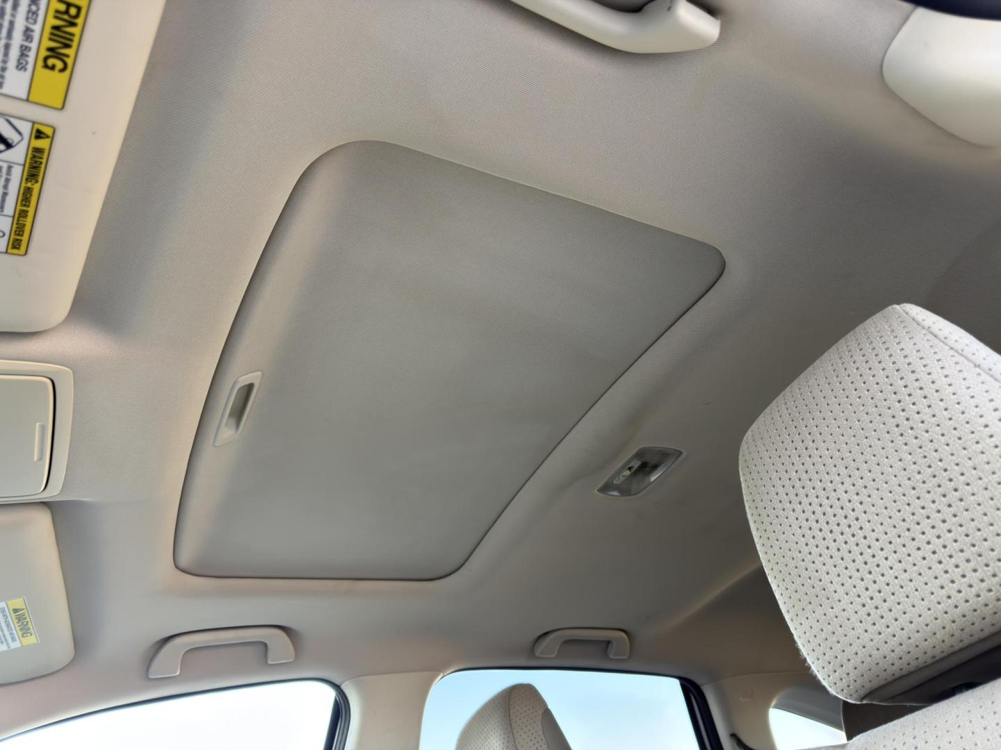 2012 WHITE /Tan Honda CR-V EX (5J6RM4H59CL) with an 2.4L 4 Cyl. engine, Automatic transmission, located at 2990 Old Orchard Rd., Jackson, MO, 63755, 37.354214, -89.612106 - 2012 Honda CR-V EX 237xxx miles All Wheel Drive 2.4L 4 Cyl. Automatic Backup Camera Sunroof Bluetooth Cruise Power Windows/Locks/Mirrors We have financing available and we accept trades! Fill out a credit application on our website or come by today! If you have any questions, give us a ca - Photo#3