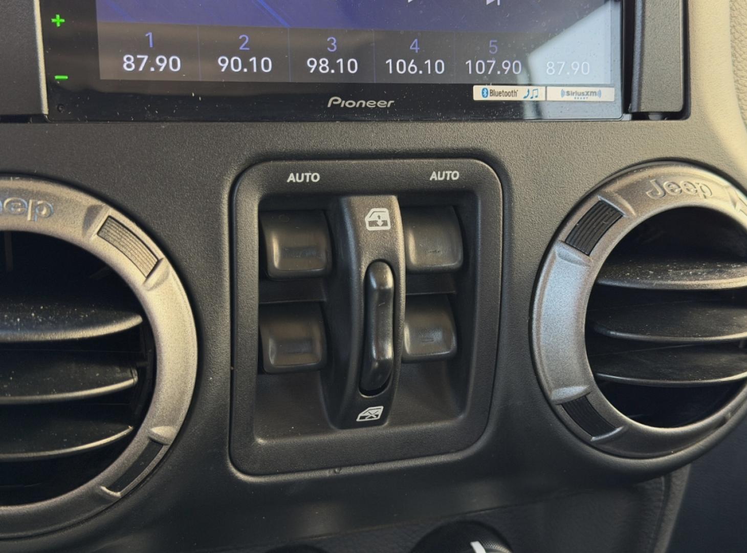 2018 GRAY /Black Jeep Wrangler Unlimited Sport 4WD (1C4BJWDG8JL) with an 3.6L V6 engine, Automatic transmission, located at 2990 Old Orchard Rd., Jackson, MO, 63755, 37.354214, -89.612106 - 2018 Jeep Wrangler Unlimited Sport 1-Owner 81xxx miles 4 Wheel Drive 3.6L V6 Automatic Heated Seats Bluetooth Remote Start Cruise Power Windows/Locks/Mirrors We have financing available and we accept trades! Fill out a credit application on our website or come by today! If you have any q - Photo#25