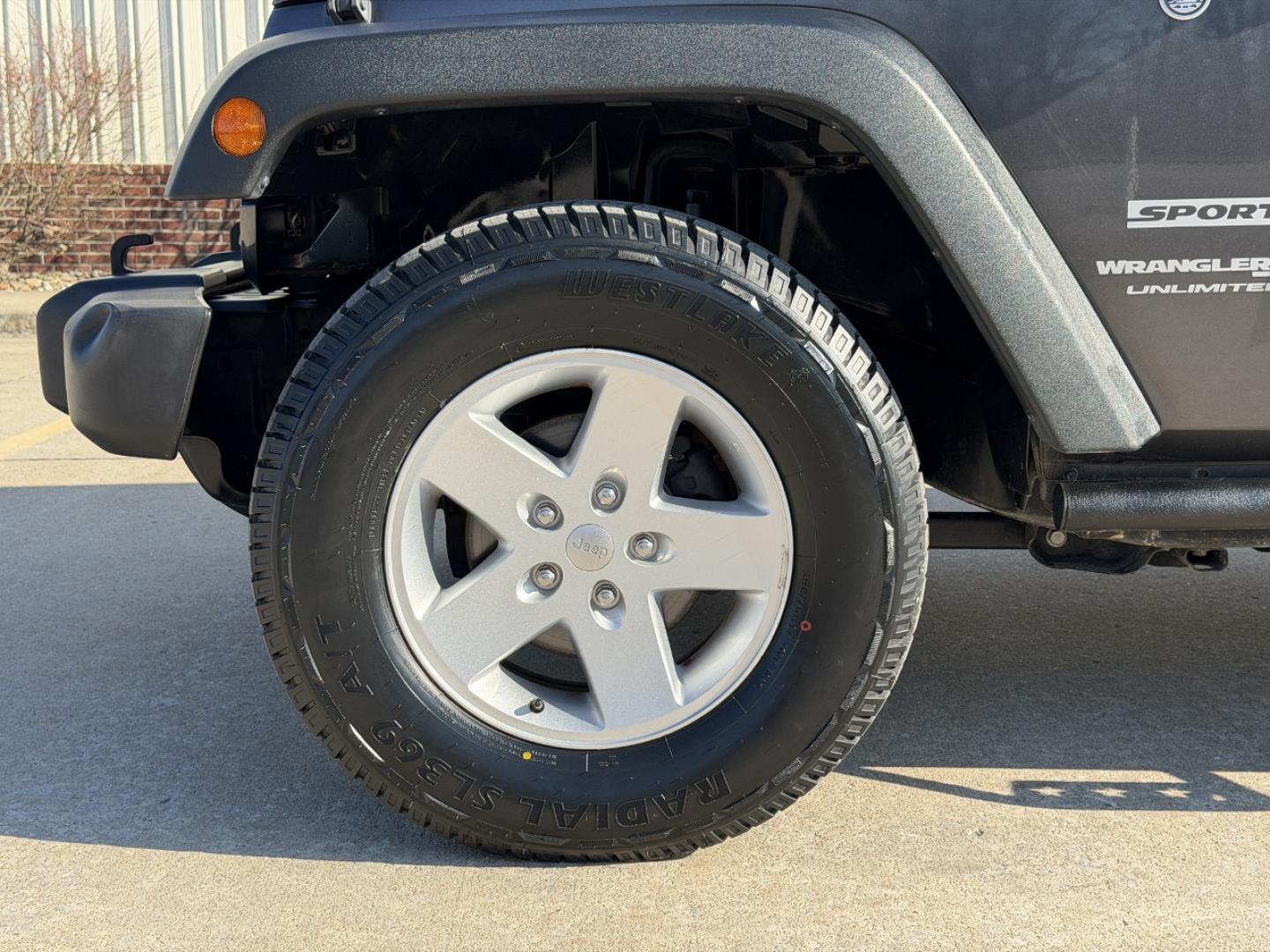 2018 GRAY /Black Jeep Wrangler Unlimited Sport 4WD (1C4BJWDG8JL) with an 3.6L V6 engine, Automatic transmission, located at 2990 Old Orchard Rd., Jackson, MO, 63755, 37.354214, -89.612106 - 2018 Jeep Wrangler Unlimited Sport 1-Owner 81xxx miles 4 Wheel Drive 3.6L V6 Automatic Heated Seats Bluetooth Remote Start Cruise Power Windows/Locks/Mirrors We have financing available and we accept trades! Fill out a credit application on our website or come by today! If you have any q - Photo#30