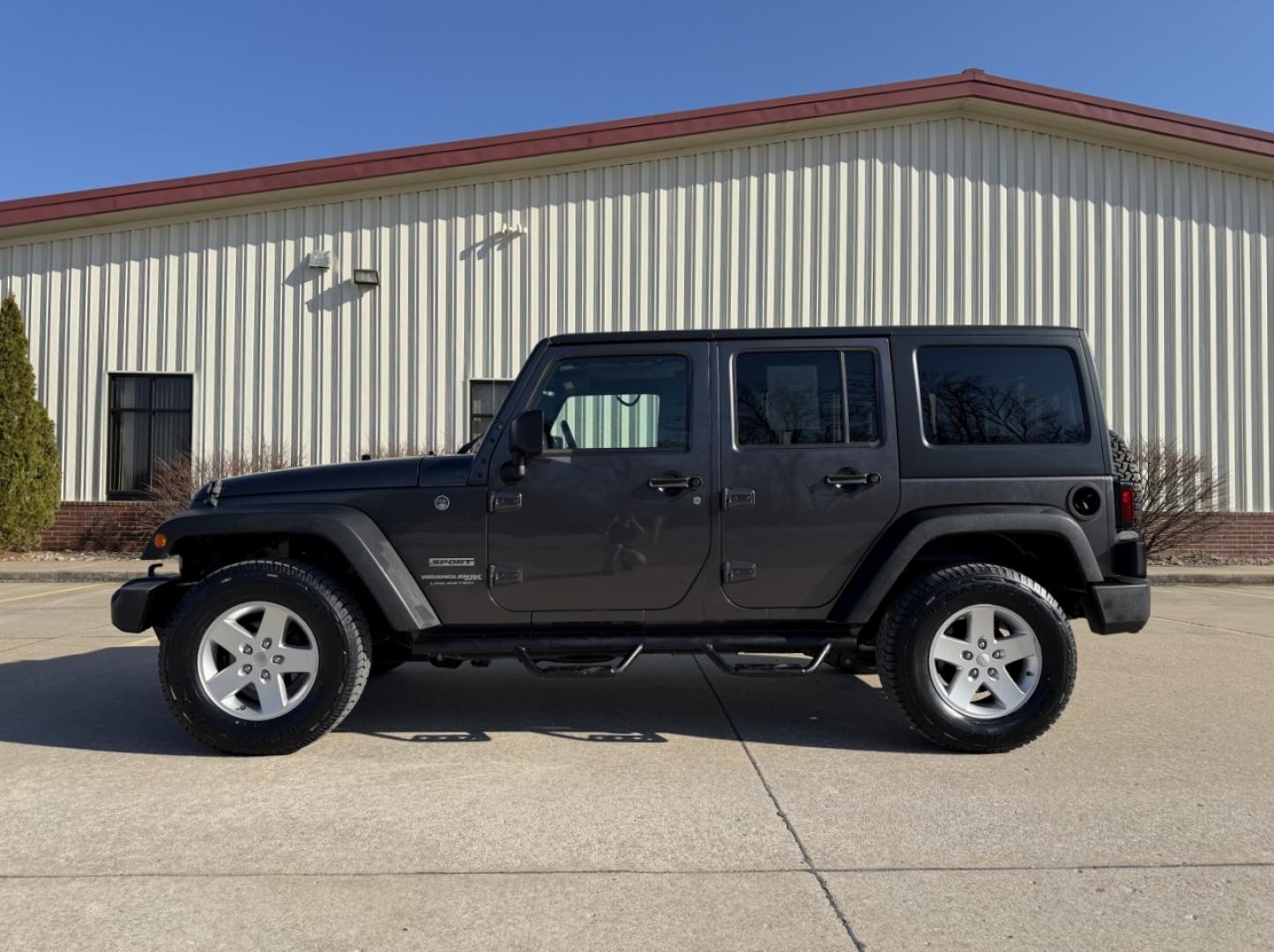 2018 GRAY /Black Jeep Wrangler Unlimited Sport 4WD (1C4BJWDG8JL) with an 3.6L V6 engine, Automatic transmission, located at 2990 Old Orchard Rd., Jackson, MO, 63755, 37.354214, -89.612106 - 2018 Jeep Wrangler Unlimited Sport 1-Owner 81xxx miles 4 Wheel Drive 3.6L V6 Automatic Heated Seats Bluetooth Remote Start Cruise Power Windows/Locks/Mirrors We have financing available and we accept trades! Fill out a credit application on our website or come by today! If you have any q - Photo#6