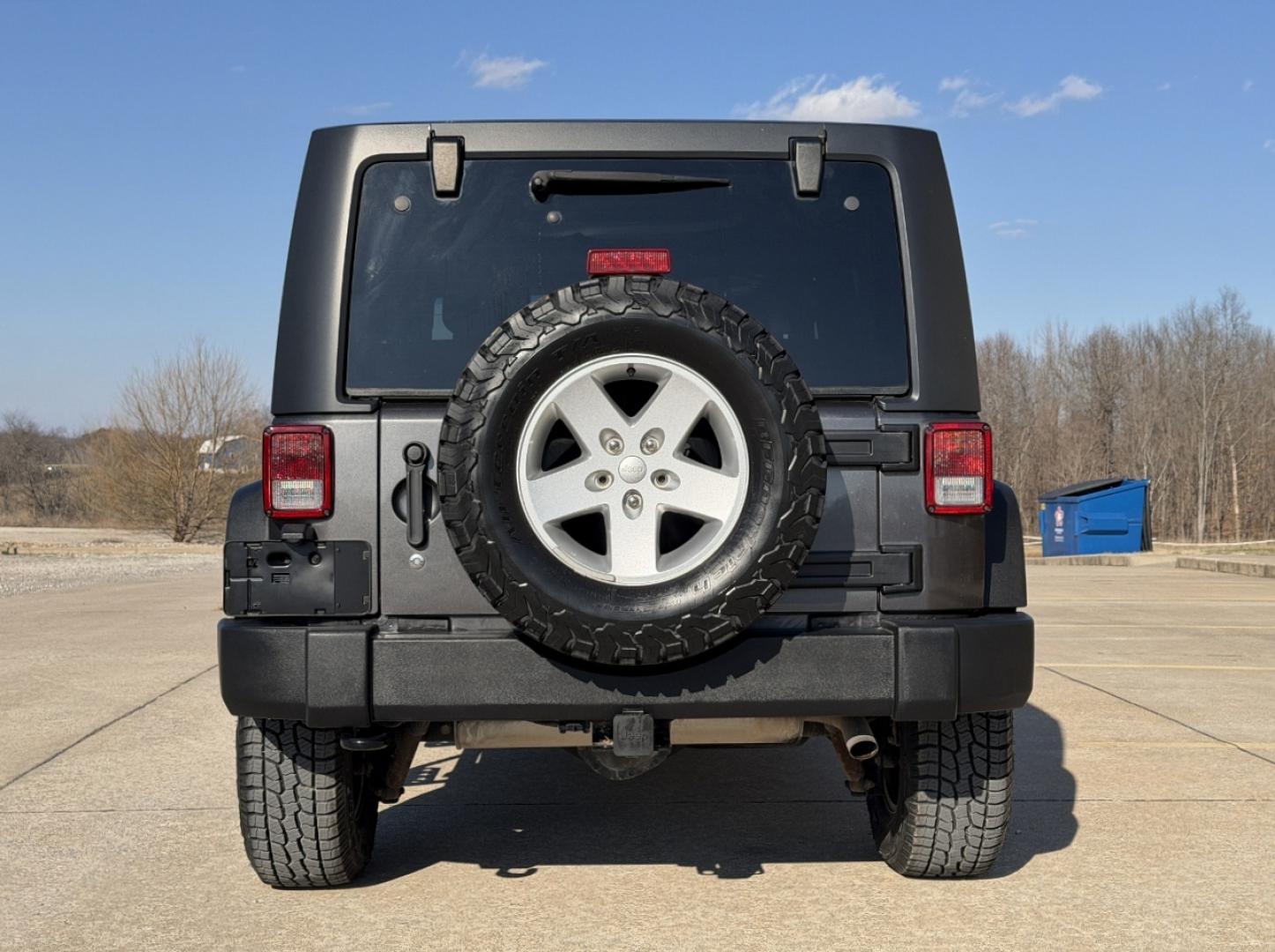 2018 GRAY /Black Jeep Wrangler Unlimited Sport 4WD (1C4BJWDG8JL) with an 3.6L V6 engine, Automatic transmission, located at 2990 Old Orchard Rd., Jackson, MO, 63755, 37.354214, -89.612106 - 2018 Jeep Wrangler Unlimited Sport 1-Owner 81xxx miles 4 Wheel Drive 3.6L V6 Automatic Heated Seats Bluetooth Remote Start Cruise Power Windows/Locks/Mirrors We have financing available and we accept trades! Fill out a credit application on our website or come by today! If you have any q - Photo#10