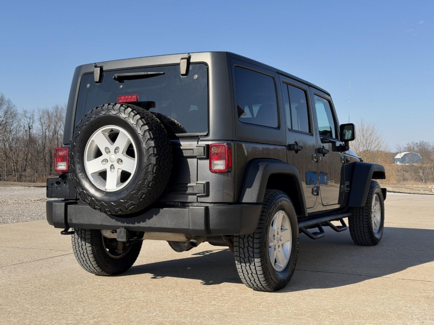 2018 GRAY /Black Jeep Wrangler Unlimited Sport 4WD (1C4BJWDG8JL) with an 3.6L V6 engine, Automatic transmission, located at 2990 Old Orchard Rd., Jackson, MO, 63755, 37.354214, -89.612106 - 2018 Jeep Wrangler Unlimited Sport 1-Owner 81xxx miles 4 Wheel Drive 3.6L V6 Automatic Heated Seats Bluetooth Remote Start Cruise Power Windows/Locks/Mirrors We have financing available and we accept trades! Fill out a credit application on our website or come by today! If you have any q - Photo#8