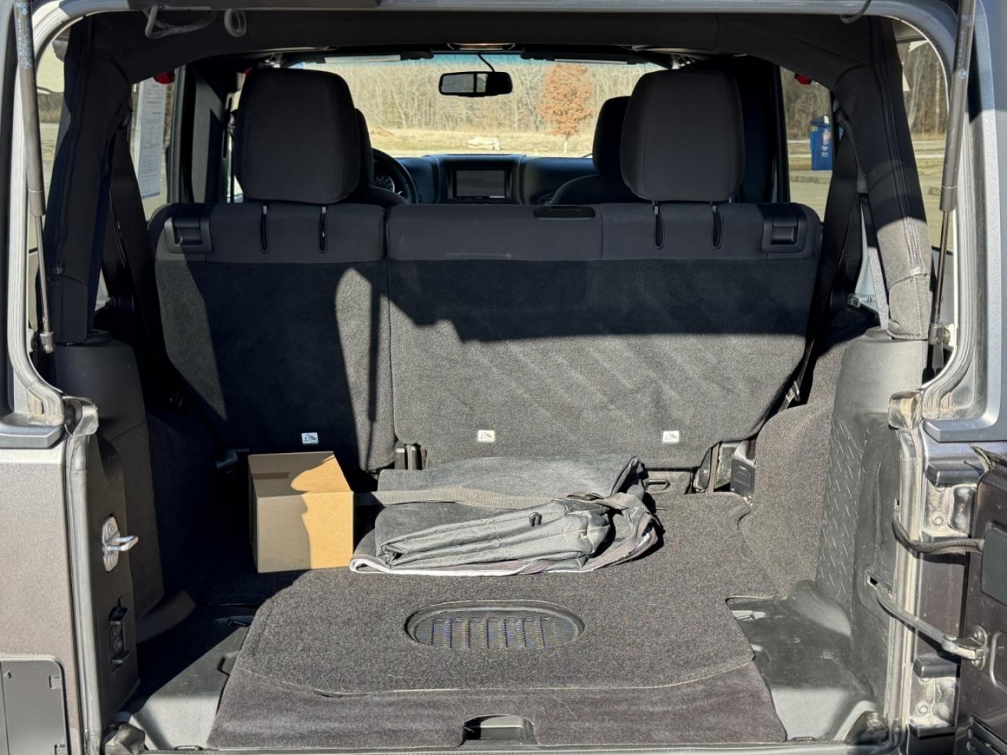 2018 GRAY /Black Jeep Wrangler Unlimited Sport 4WD (1C4BJWDG8JL) with an 3.6L V6 engine, Automatic transmission, located at 2990 Old Orchard Rd., Jackson, MO, 63755, 37.354214, -89.612106 - 2018 Jeep Wrangler Unlimited Sport 1-Owner 81xxx miles 4 Wheel Drive 3.6L V6 Automatic Heated Seats Bluetooth Remote Start Cruise Power Windows/Locks/Mirrors We have financing available and we accept trades! Fill out a credit application on our website or come by today! If you have any q - Photo#19