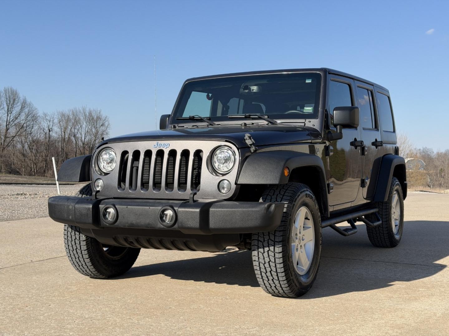 2018 GRAY /Black Jeep Wrangler Unlimited Sport 4WD (1C4BJWDG8JL) with an 3.6L V6 engine, Automatic transmission, located at 2990 Old Orchard Rd., Jackson, MO, 63755, 37.354214, -89.612106 - 2018 Jeep Wrangler Unlimited Sport 1-Owner 81xxx miles 4 Wheel Drive 3.6L V6 Automatic Heated Seats Bluetooth Remote Start Cruise Power Windows/Locks/Mirrors We have financing available and we accept trades! Fill out a credit application on our website or come by today! If you have any q - Photo#5