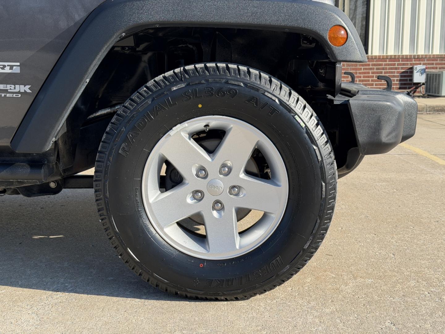2018 GRAY /Black Jeep Wrangler Unlimited Sport 4WD (1C4BJWDG8JL) with an 3.6L V6 engine, Automatic transmission, located at 2990 Old Orchard Rd., Jackson, MO, 63755, 37.354214, -89.612106 - 2018 Jeep Wrangler Unlimited Sport 1-Owner 81xxx miles 4 Wheel Drive 3.6L V6 Automatic Heated Seats Bluetooth Remote Start Cruise Power Windows/Locks/Mirrors We have financing available and we accept trades! Fill out a credit application on our website or come by today! If you have any q - Photo#33