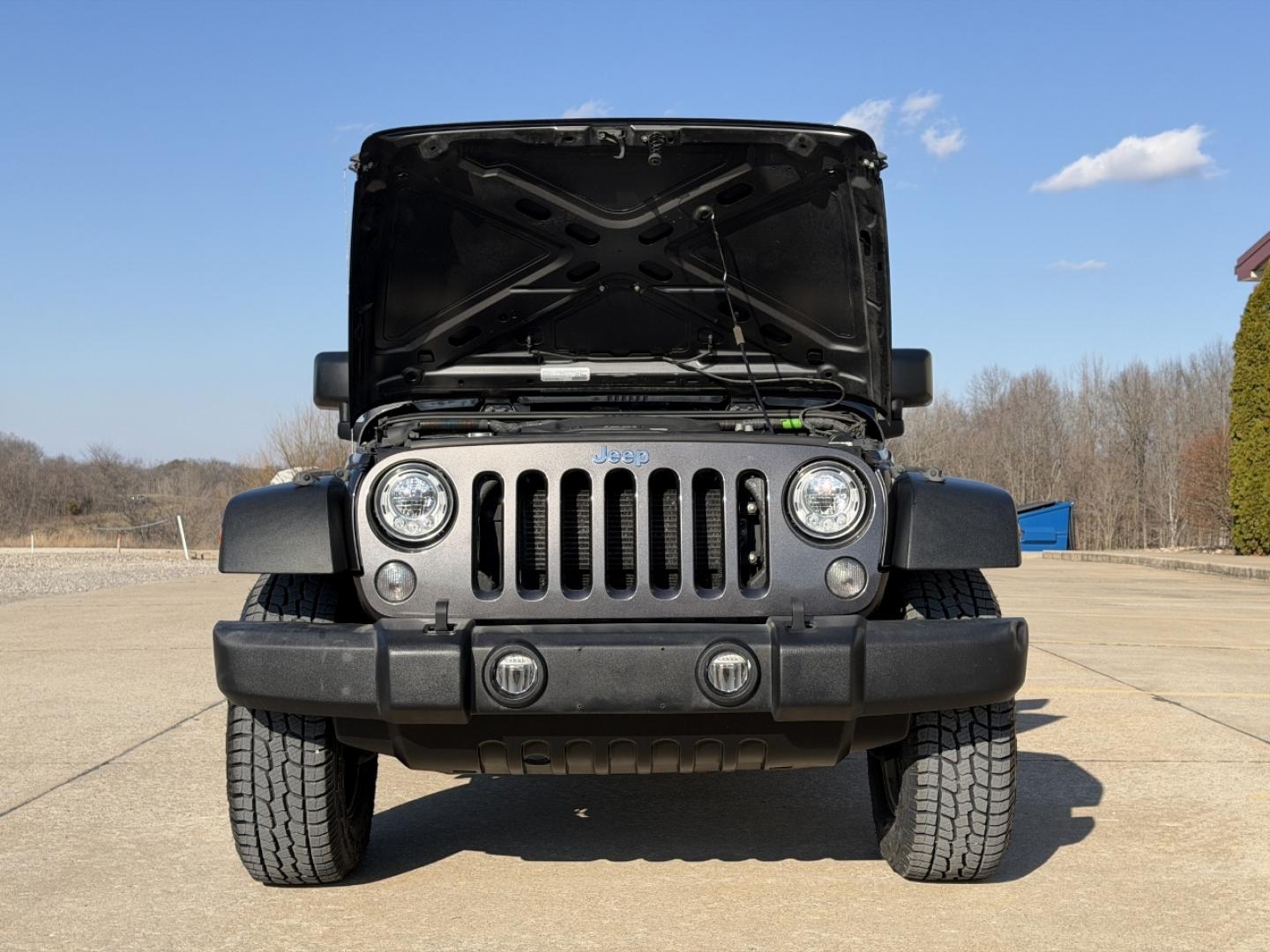 2018 GRAY /Black Jeep Wrangler Unlimited Sport 4WD (1C4BJWDG8JL) with an 3.6L V6 engine, Automatic transmission, located at 2990 Old Orchard Rd., Jackson, MO, 63755, 37.354214, -89.612106 - 2018 Jeep Wrangler Unlimited Sport 1-Owner 81xxx miles 4 Wheel Drive 3.6L V6 Automatic Heated Seats Bluetooth Remote Start Cruise Power Windows/Locks/Mirrors We have financing available and we accept trades! Fill out a credit application on our website or come by today! If you have any q - Photo#27