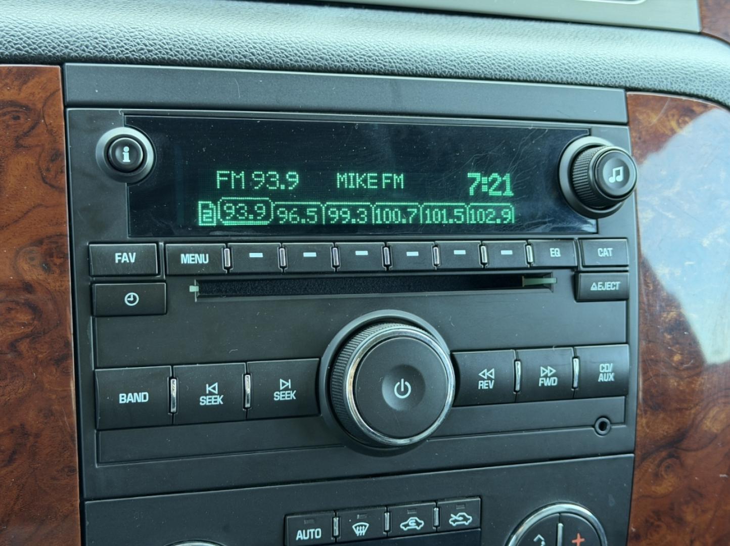 2013 BLUE /Black Chevrolet Avalanche LT (3GNTKFE79DG) with an 5.3L V8 engine, Automatic transmission, located at 2990 Old Orchard Rd., Jackson, MO, 63755, 37.354214, -89.612106 - 2013 Chevrolet Avalanche LT Black Diamond 188xxx miles 4x4 5.3L V8 Automatic Leather Power/Heated Seats Backup Camera Sunroof Remote Start Cruise Power Windows/Locks/Mirrors We have financing available and we accept trades! Fill out a credit application on our website or come by today! - Photo#27