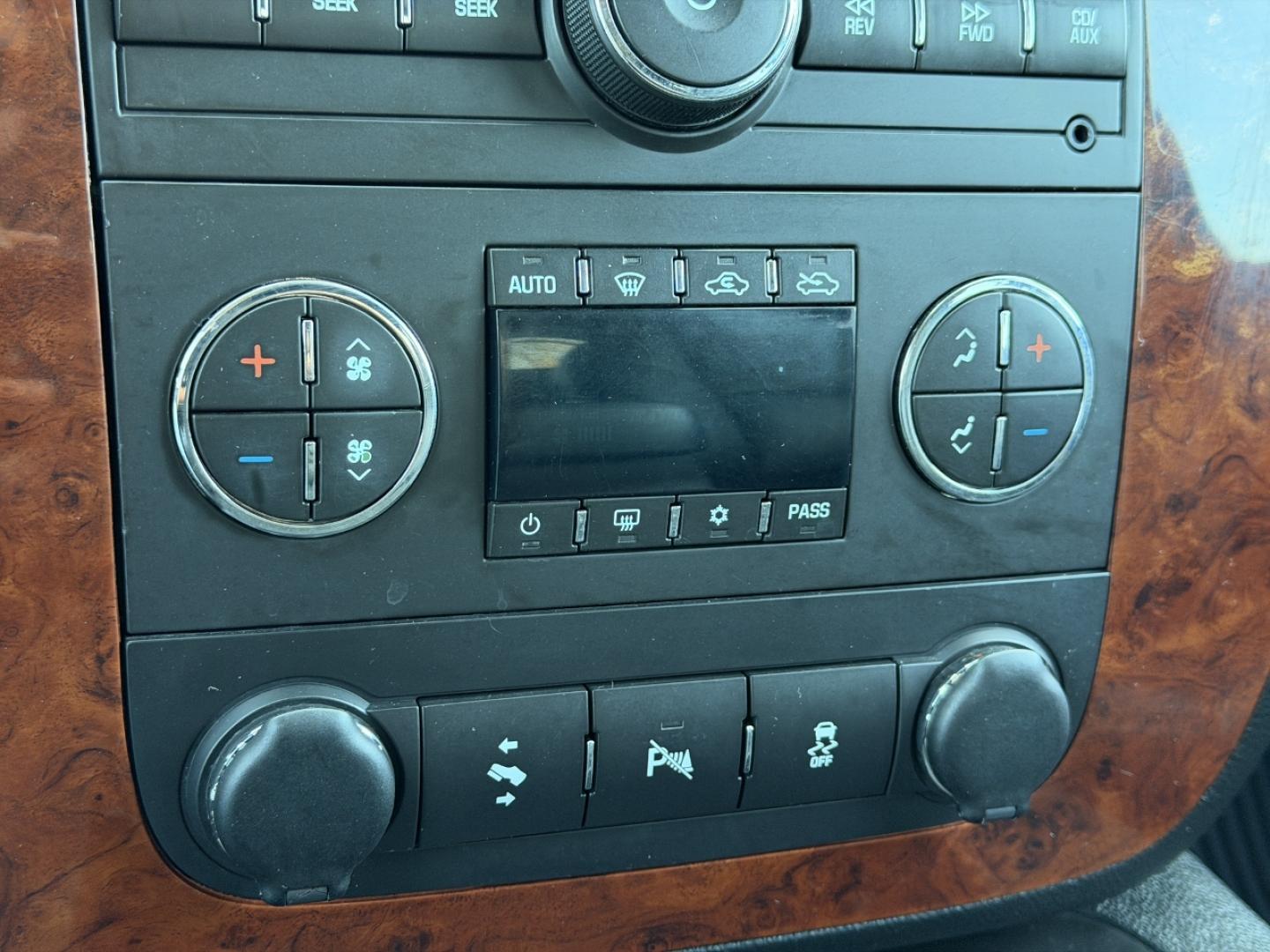 2013 BLUE /Black Chevrolet Avalanche LT (3GNTKFE79DG) with an 5.3L V8 engine, Automatic transmission, located at 2990 Old Orchard Rd., Jackson, MO, 63755, 37.354214, -89.612106 - 2013 Chevrolet Avalanche LT Black Diamond 188xxx miles 4x4 5.3L V8 Automatic Leather Power/Heated Seats Backup Camera Sunroof Remote Start Cruise Power Windows/Locks/Mirrors We have financing available and we accept trades! Fill out a credit application on our website or come by today! - Photo#28