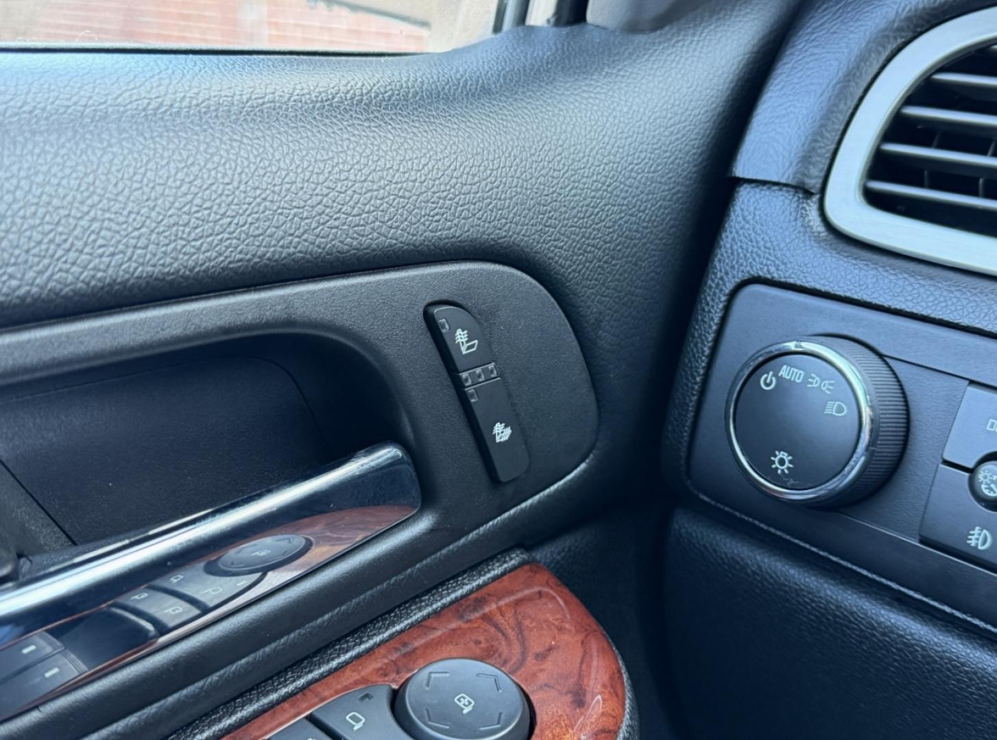 2013 BLUE /Black Chevrolet Avalanche LT (3GNTKFE79DG) with an 5.3L V8 engine, Automatic transmission, located at 2990 Old Orchard Rd., Jackson, MO, 63755, 37.354214, -89.612106 - 2013 Chevrolet Avalanche LT Black Diamond 188xxx miles 4x4 5.3L V8 Automatic Leather Power/Heated Seats Backup Camera Sunroof Remote Start Cruise Power Windows/Locks/Mirrors We have financing available and we accept trades! Fill out a credit application on our website or come by today! - Photo#4