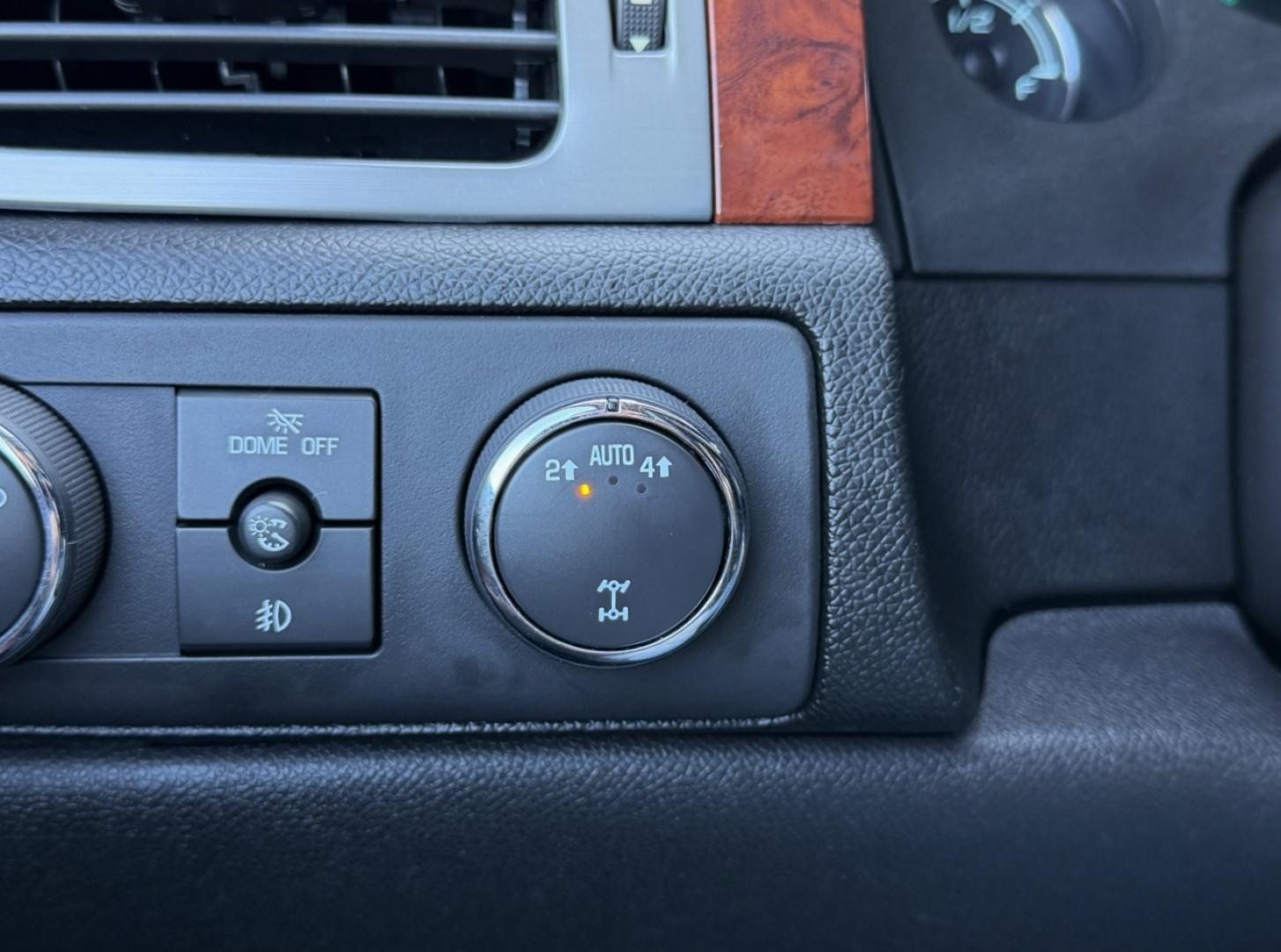 2013 BLUE /Black Chevrolet Avalanche LT (3GNTKFE79DG) with an 5.3L V8 engine, Automatic transmission, located at 2990 Old Orchard Rd., Jackson, MO, 63755, 37.354214, -89.612106 - 2013 Chevrolet Avalanche LT Black Diamond 188xxx miles 4x4 5.3L V8 Automatic Leather Power/Heated Seats Backup Camera Sunroof Remote Start Cruise Power Windows/Locks/Mirrors We have financing available and we accept trades! Fill out a credit application on our website or come by today! - Photo#2