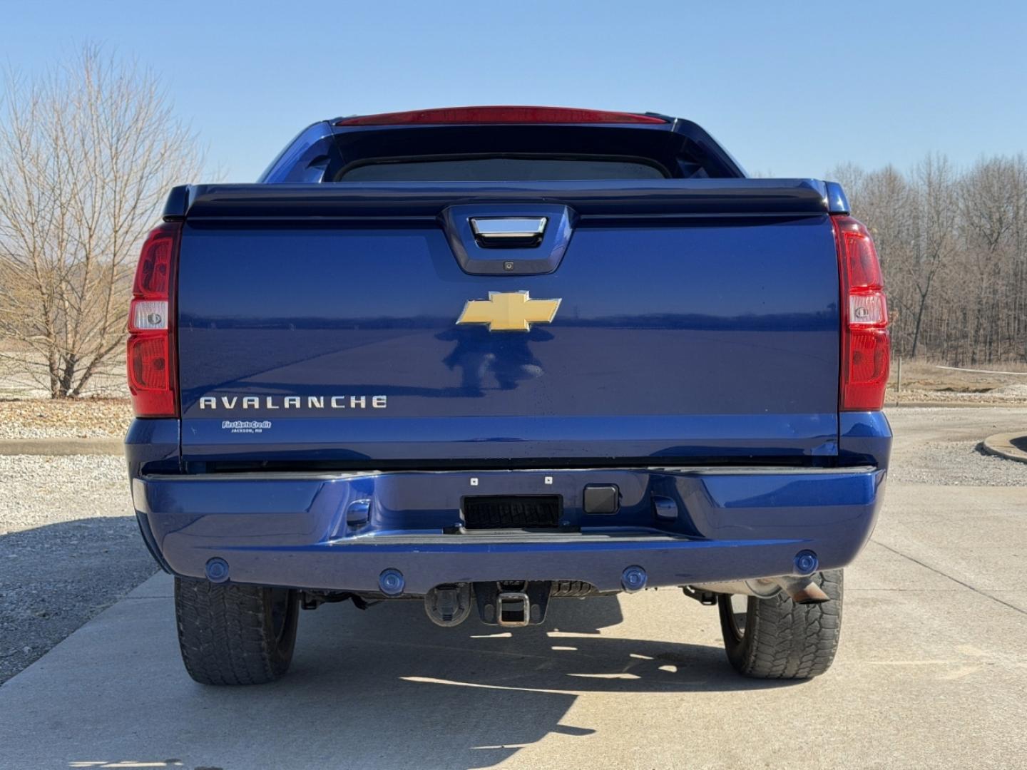 2013 BLUE /Black Chevrolet Avalanche LT (3GNTKFE79DG) with an 5.3L V8 engine, Automatic transmission, located at 2990 Old Orchard Rd., Jackson, MO, 63755, 37.354214, -89.612106 - 2013 Chevrolet Avalanche LT Black Diamond 188xxx miles 4x4 5.3L V8 Automatic Leather Power/Heated Seats Backup Camera Sunroof Remote Start Cruise Power Windows/Locks/Mirrors We have financing available and we accept trades! Fill out a credit application on our website or come by today! - Photo#11