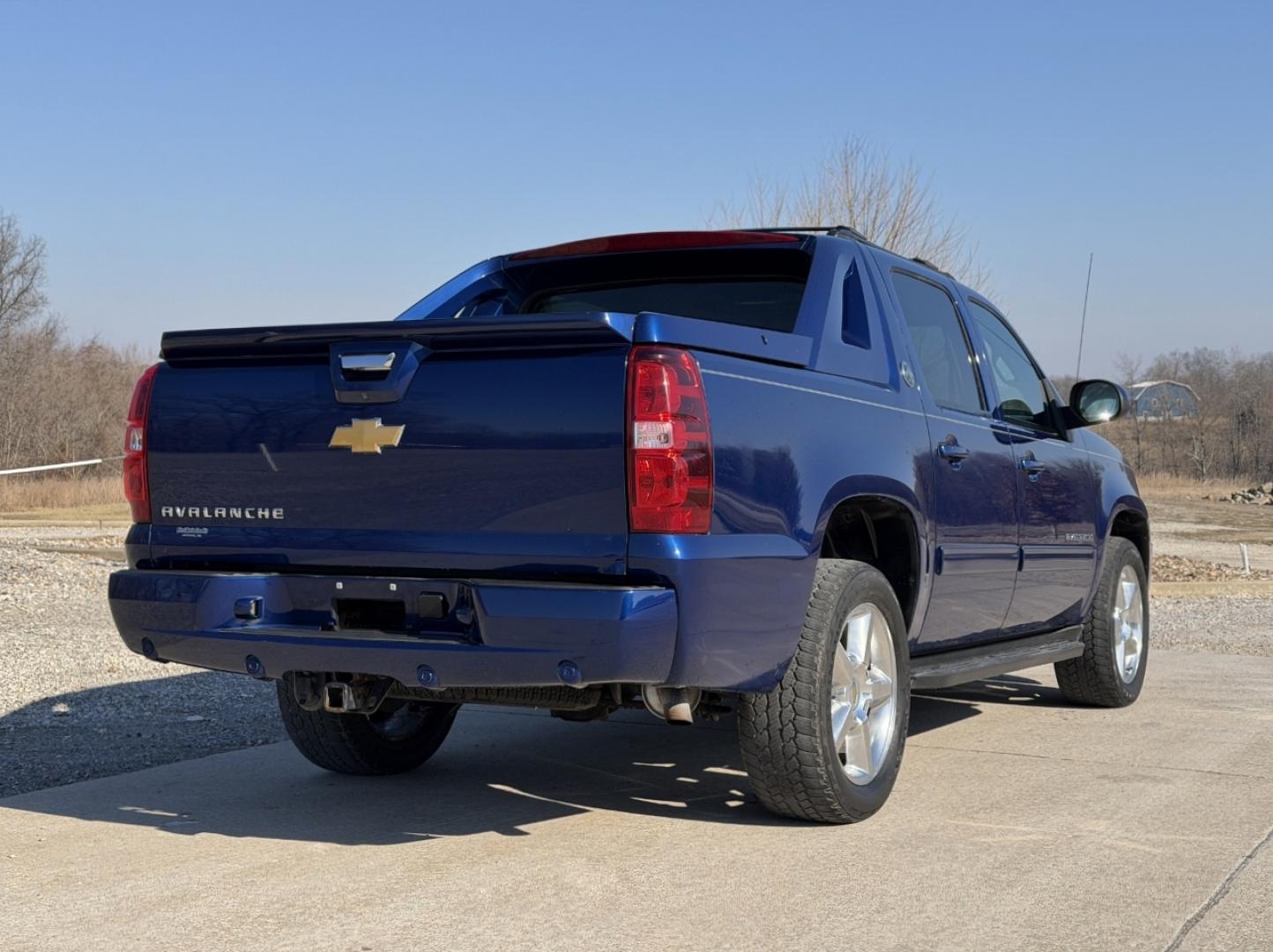 2013 BLUE /Black Chevrolet Avalanche LT (3GNTKFE79DG) with an 5.3L V8 engine, Automatic transmission, located at 2990 Old Orchard Rd., Jackson, MO, 63755, 37.354214, -89.612106 - 2013 Chevrolet Avalanche LT Black Diamond 188xxx miles 4x4 5.3L V8 Automatic Leather Power/Heated Seats Backup Camera Sunroof Remote Start Cruise Power Windows/Locks/Mirrors We have financing available and we accept trades! Fill out a credit application on our website or come by today! - Photo#10