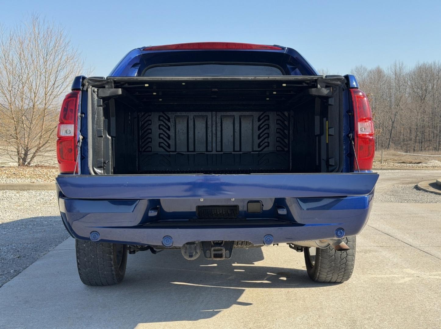 2013 BLUE /Black Chevrolet Avalanche LT (3GNTKFE79DG) with an 5.3L V8 engine, Automatic transmission, located at 2990 Old Orchard Rd., Jackson, MO, 63755, 37.354214, -89.612106 - 2013 Chevrolet Avalanche LT Black Diamond 188xxx miles 4x4 5.3L V8 Automatic Leather Power/Heated Seats Backup Camera Sunroof Remote Start Cruise Power Windows/Locks/Mirrors We have financing available and we accept trades! Fill out a credit application on our website or come by today! - Photo#19