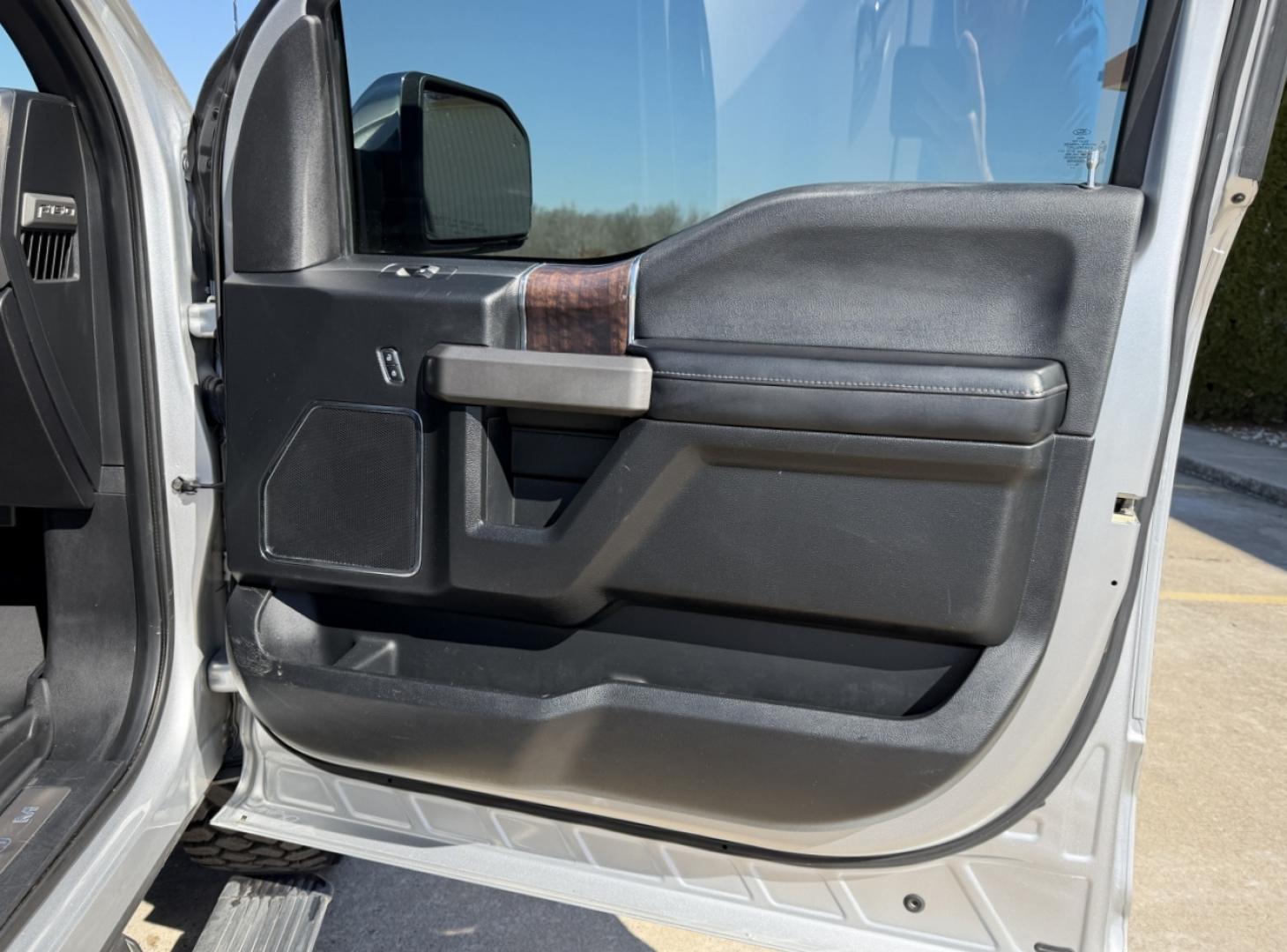 2015 WHITE /Black Ford F-150 Platinum (1FTEW1EG0FF) with an 3.5L V6 engine, Automatic transmission, located at 2990 Old Orchard Rd., Jackson, MO, 63755, 37.354214, -89.612106 - 2015 Ford F-150 Platinum 173xxx miles 4x4 3.5L V6 Automatic Leather Navigation Power/Heated/Cooled Seats Heated Rear Seats Heated Steering Wheel Backup Camera Sunroof Power Running Boards Bluetooth Remote Start Cruise Power Windows/Locks/Mirrors We have financing available and we ac - Photo#21