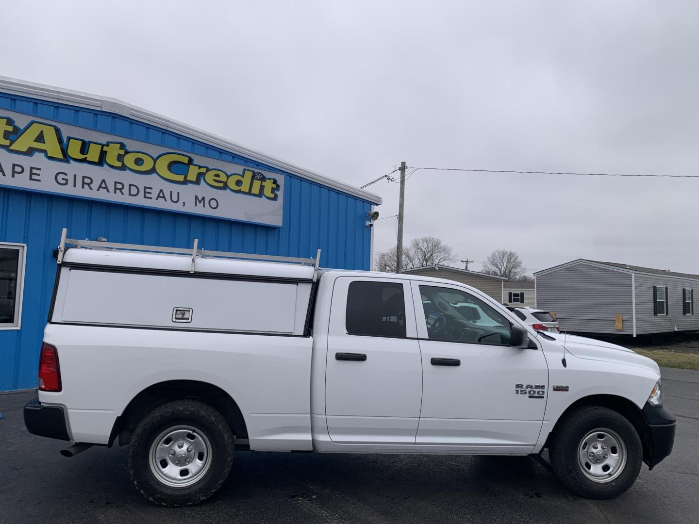 2019 WHITE /GRAY RAM 1500 Tradesman Quad Cab 4WD (1C6RR7FTXKS) with an 5.7L V8 OHV 16V engine, Automatic transmission, located at 506 S. Kingshighway, Cape Girardeau, MO, 63703, (573) 235-5000, 37.294991, -89.553635 - 2019 Ram 1500 Classic Only 66,xxx miles 4x4 Alarm System Cloth Seats Cruise Control Folding Rear Seat Power Outlet Power Windows Remote Keyless Entry Tilt Steering Wheel We have financing available and we accept trades! Fill out a credit application on our website or come by today! If - Photo#8