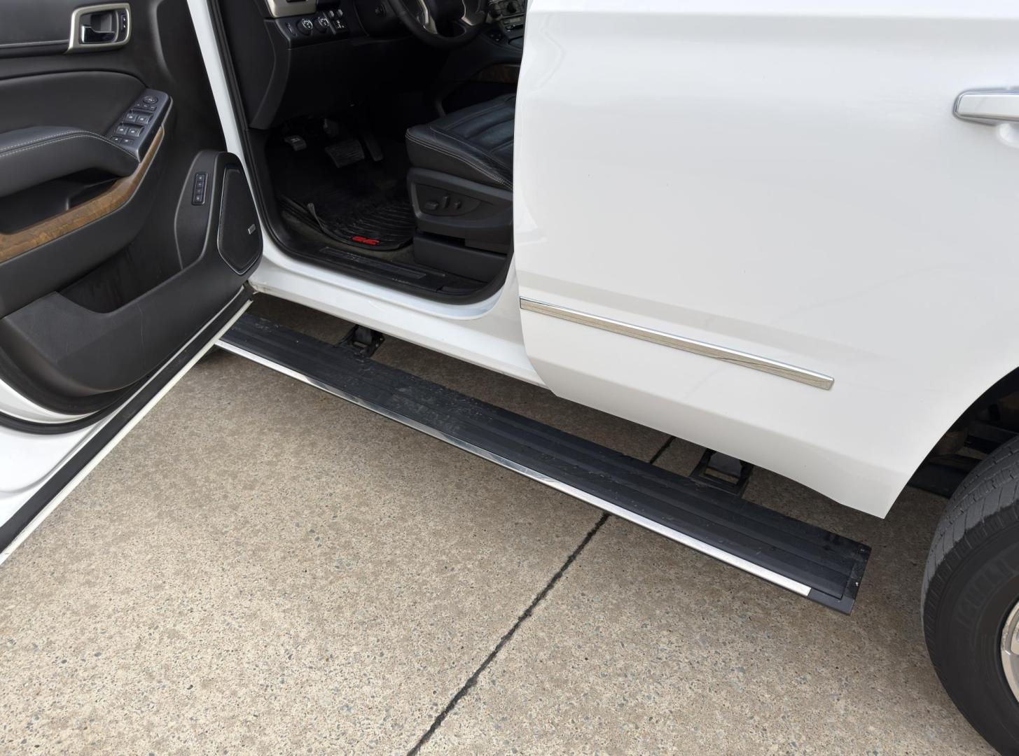 2018 WHITE /Black GMC Yukon Denali 4WD (1GKS2CKJ4JR) with an 6.2L V8 engine, Automatic transmission, located at 2990 Old Orchard Rd., Jackson, MO, 63755, 37.354214, -89.612106 - 2018 GMC Yukon Denali 1-Owner 97xxx miles 4 Wheel Drive 6.2L V8 Automatic Leather 3rd Row Navigation Power/Heated/Cooled Seats Heated Rear Seats Heated Steering Wheel Backup Camera Power Running Boards Bluetooth Remote Start Cruise Power Windows/Locks/Mirrors We have financing avai - Photo#7