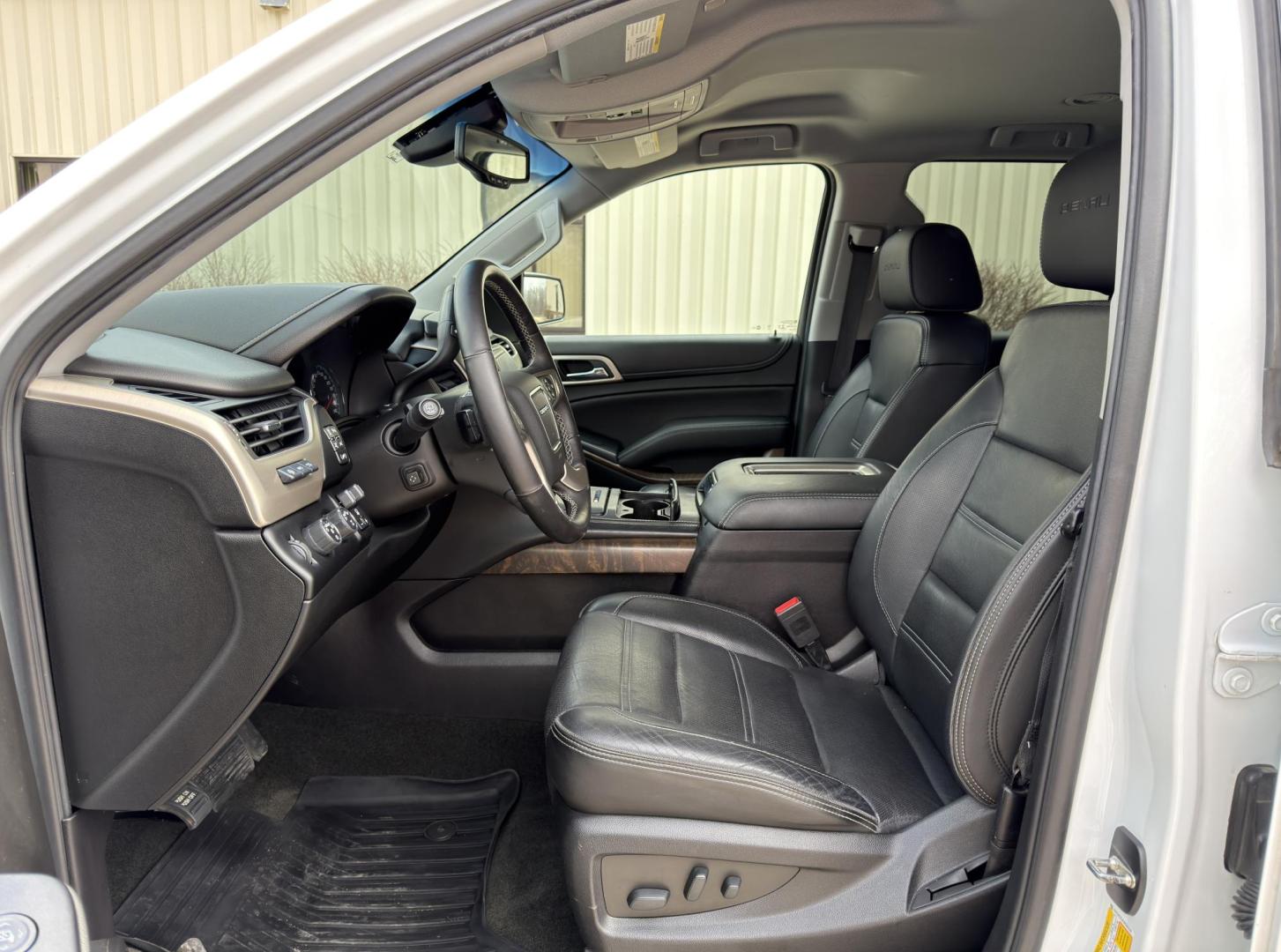 2018 WHITE /Black GMC Yukon Denali 4WD (1GKS2CKJ4JR) with an 6.2L V8 engine, Automatic transmission, located at 2990 Old Orchard Rd., Jackson, MO, 63755, 37.354214, -89.612106 - 2018 GMC Yukon Denali 1-Owner 97xxx miles 4 Wheel Drive 6.2L V8 Automatic Leather 3rd Row Navigation Power/Heated/Cooled Seats Heated Rear Seats Heated Steering Wheel Backup Camera Power Running Boards Bluetooth Remote Start Cruise Power Windows/Locks/Mirrors We have financing avai - Photo#18